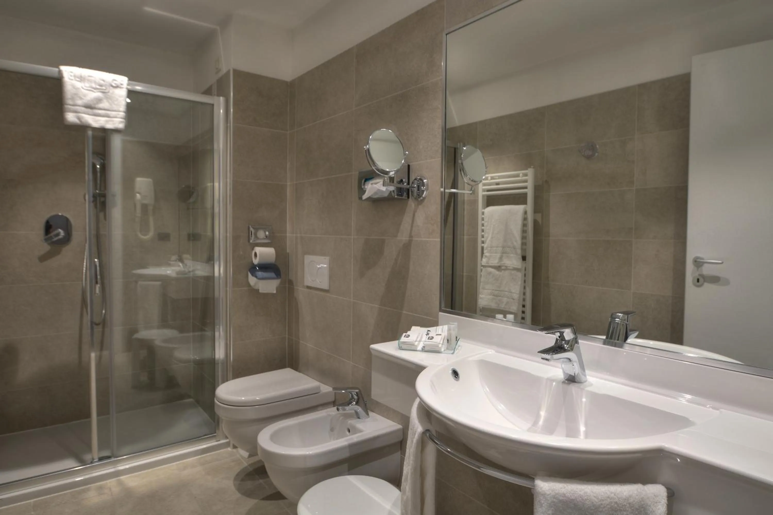 Bathroom in Best Western Hotel Genio