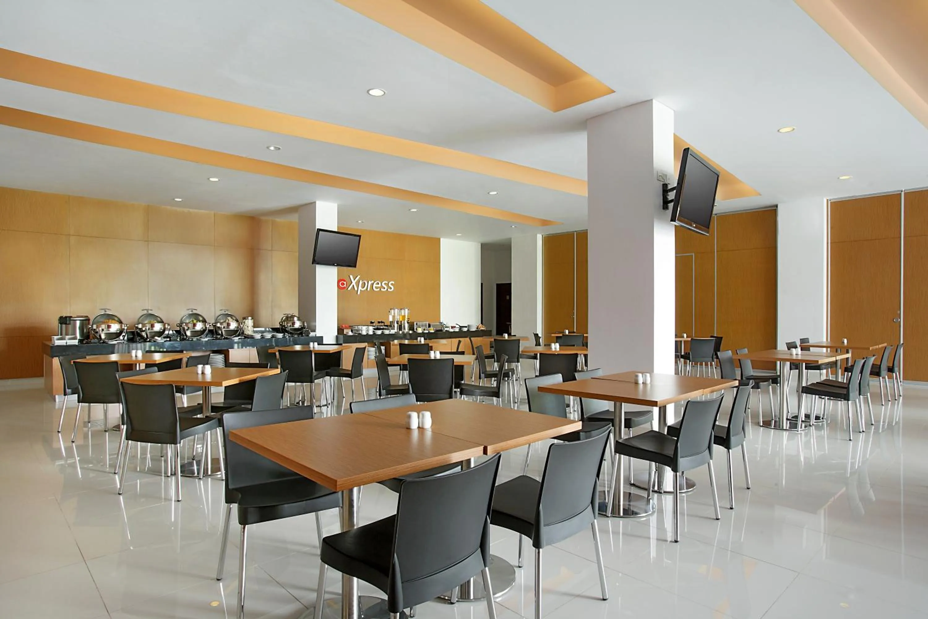 Restaurant/places to eat in Amaris Hotel Embong Malang - Surabaya
