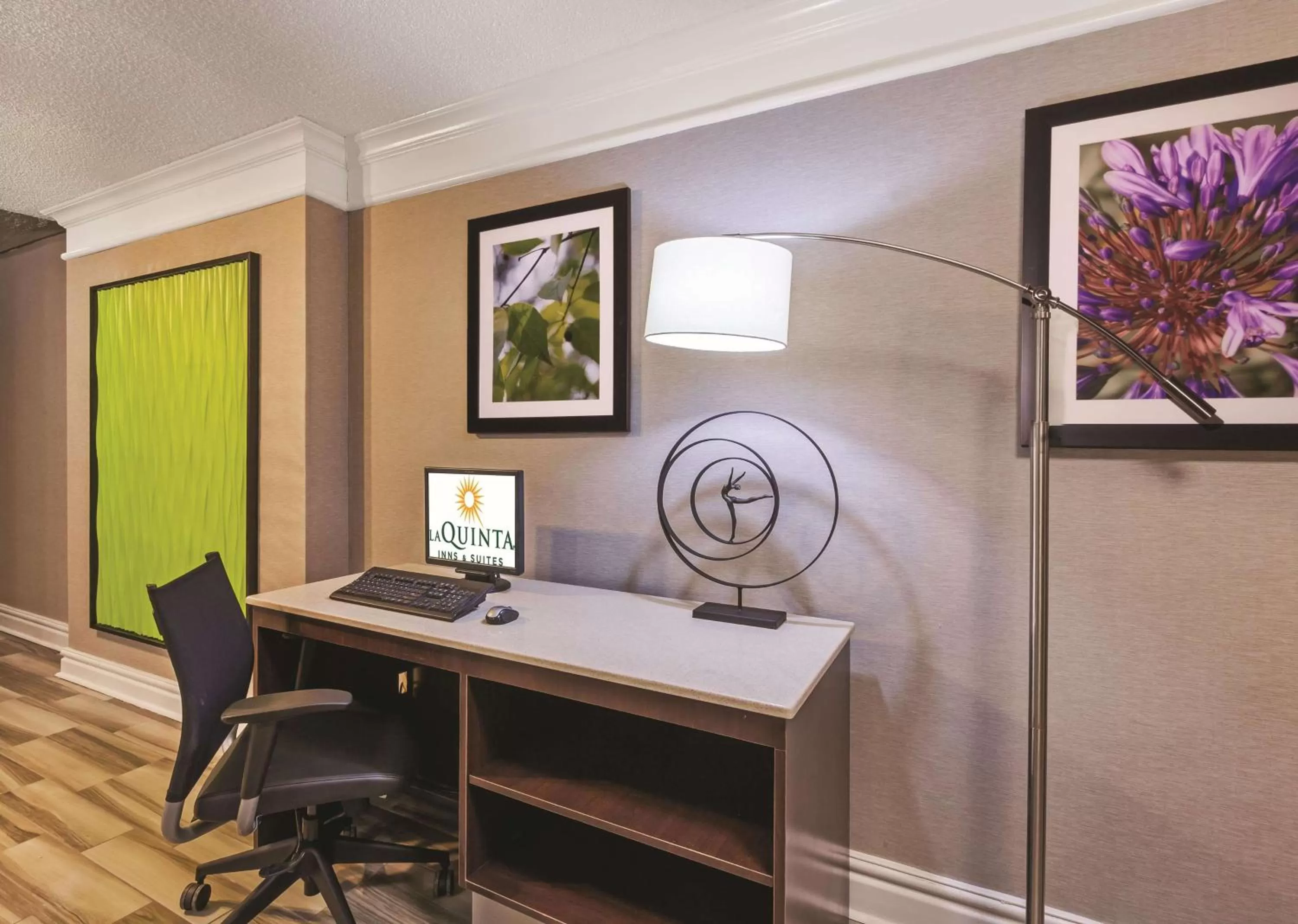 Business facilities in La Quinta Inn by Wyndham Midland