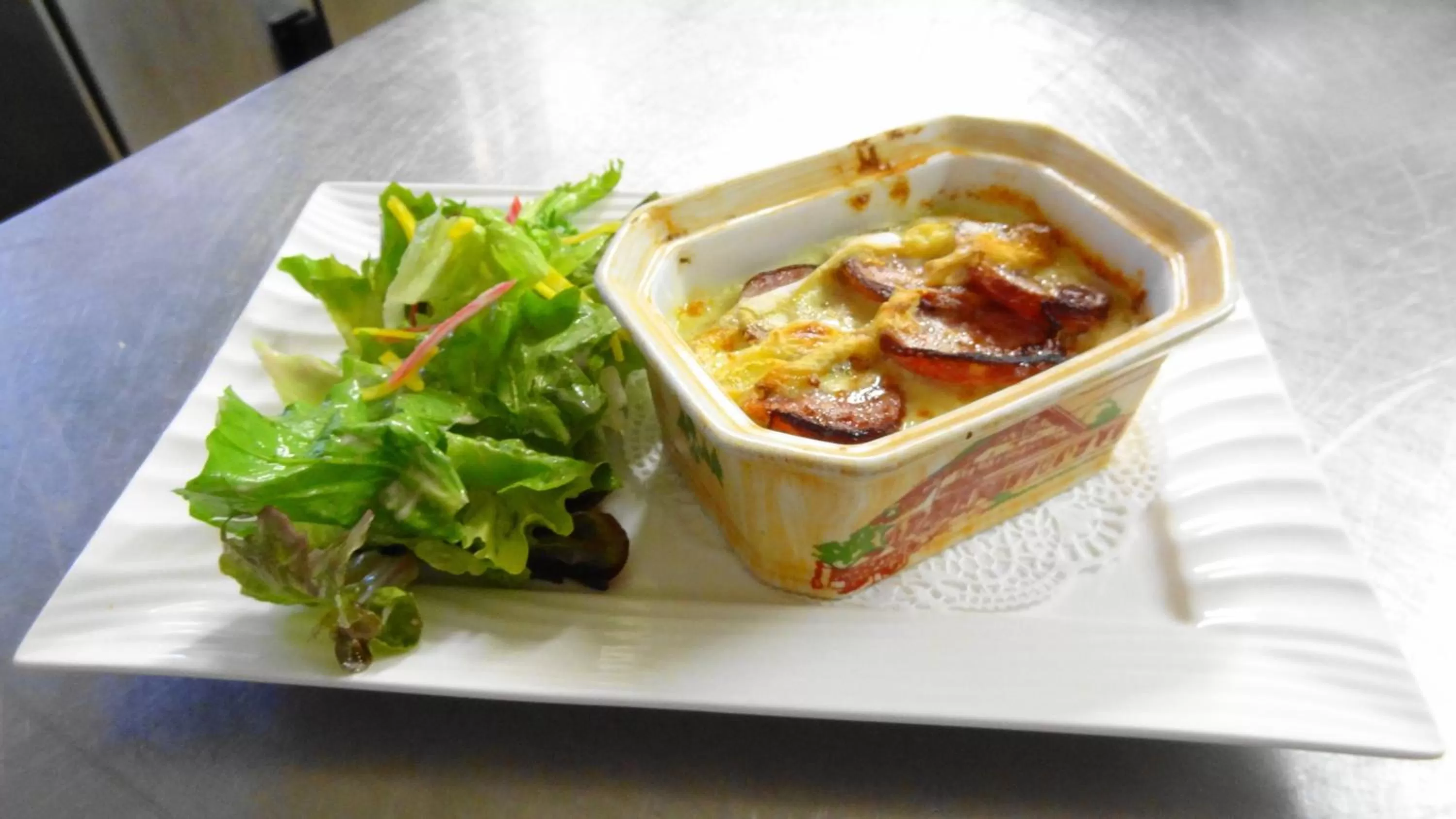 Food in Logis Hôtel Restaurant Le Chalet du Mont Roland