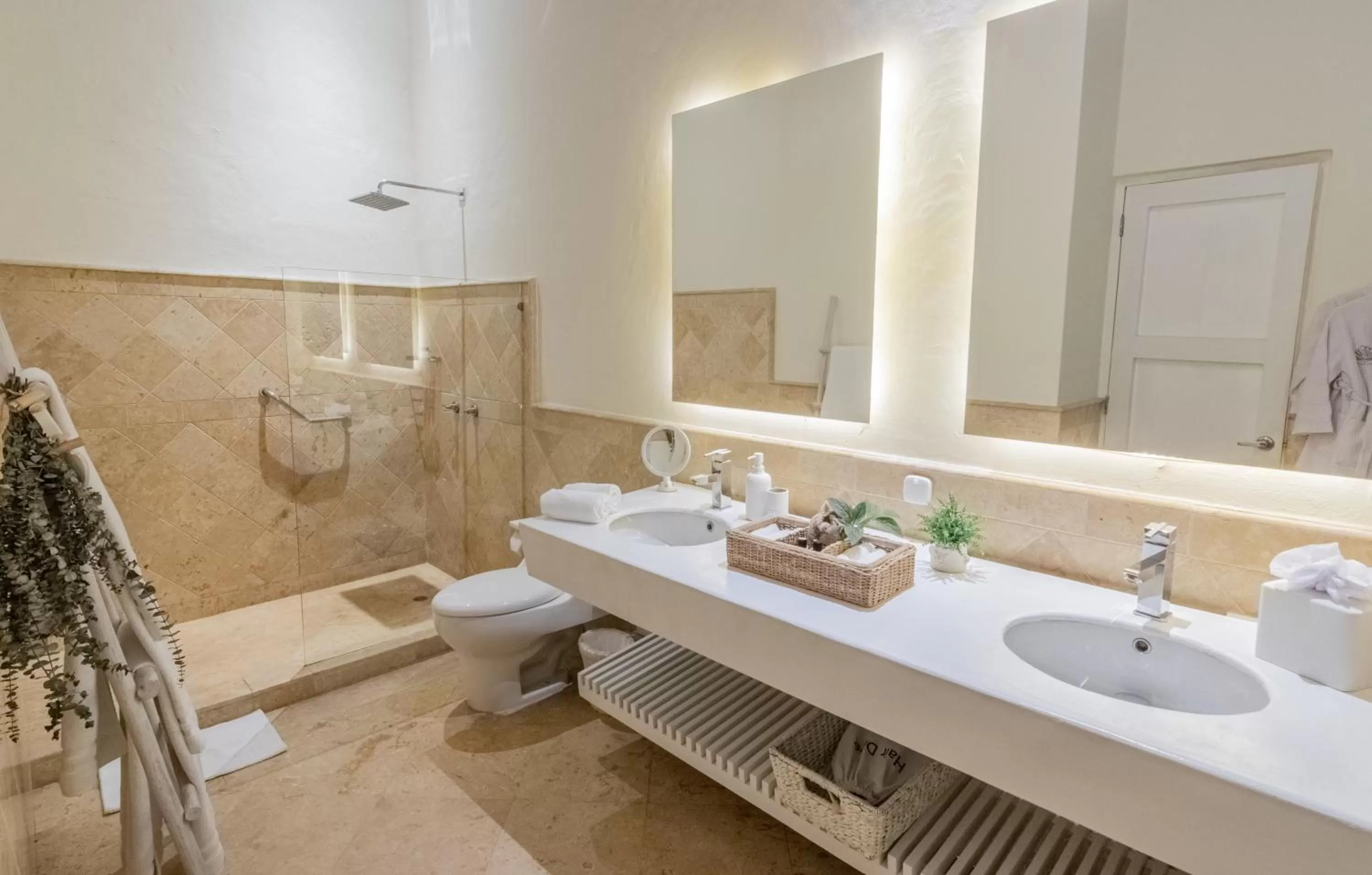 Shower in Casa Diluca Cartagena Hotel Boutique
