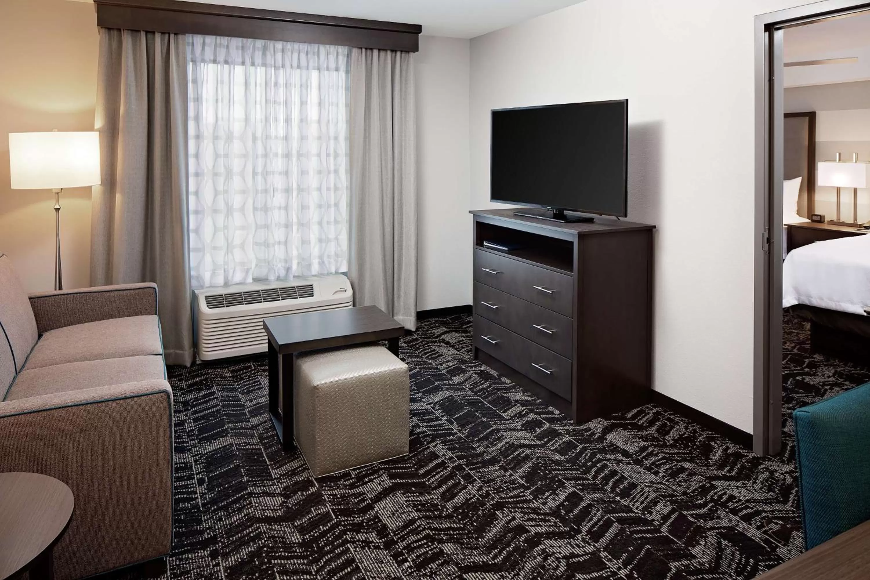 TV and multimedia, Bed in Homewood Suites By Hilton Ronkonkoma