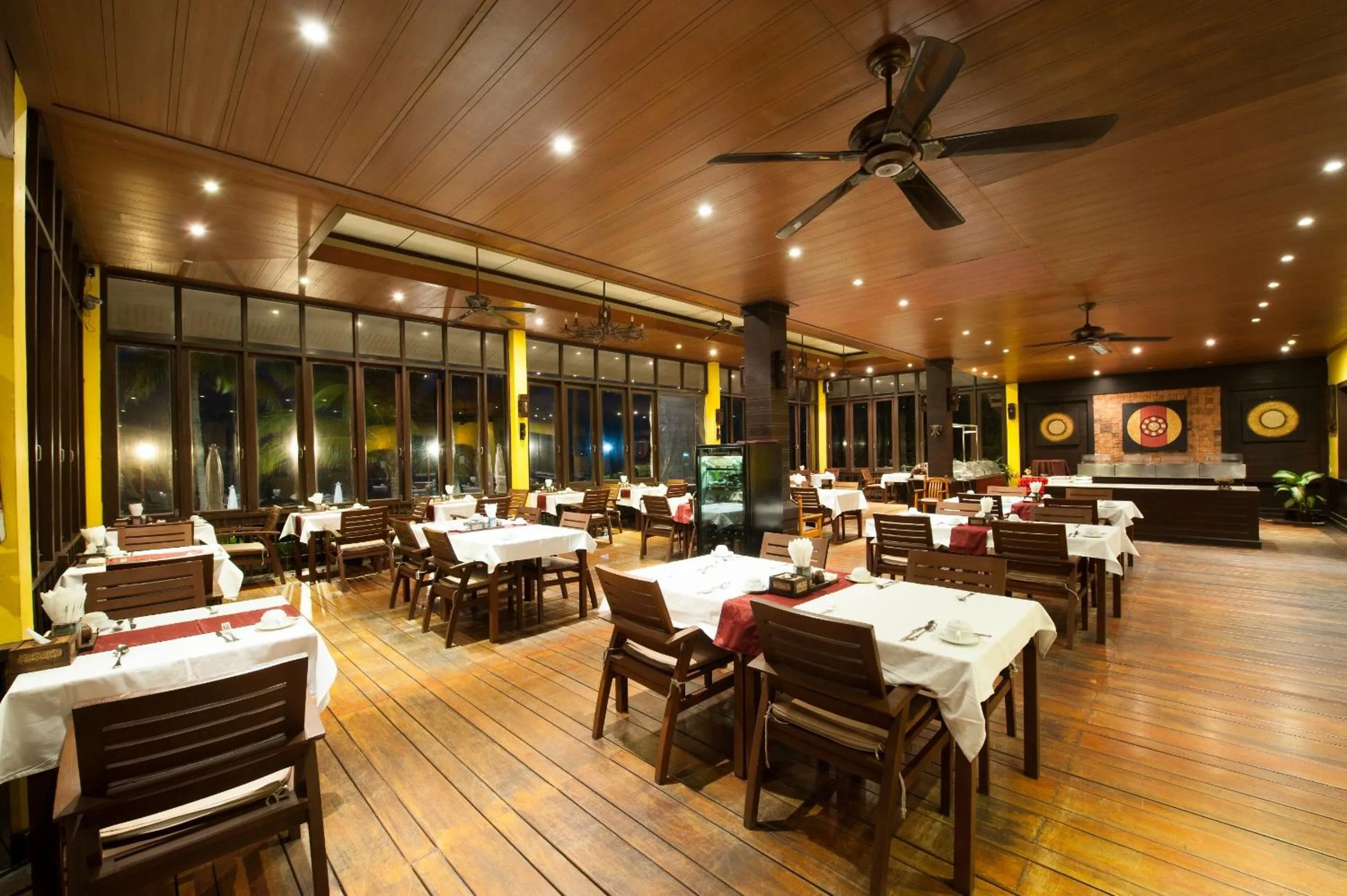 Restaurant/places to eat in Pinnacle Samui Resort