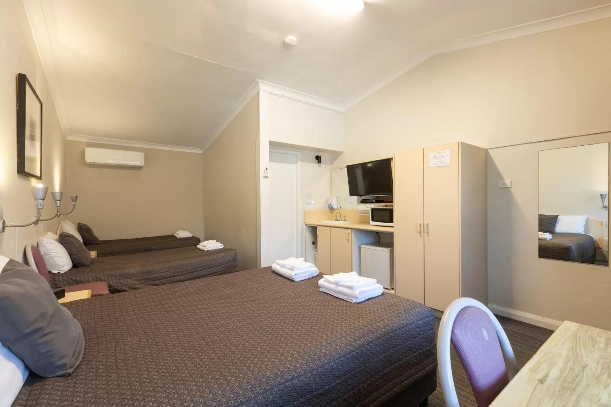 Bed in Mittagong Motel