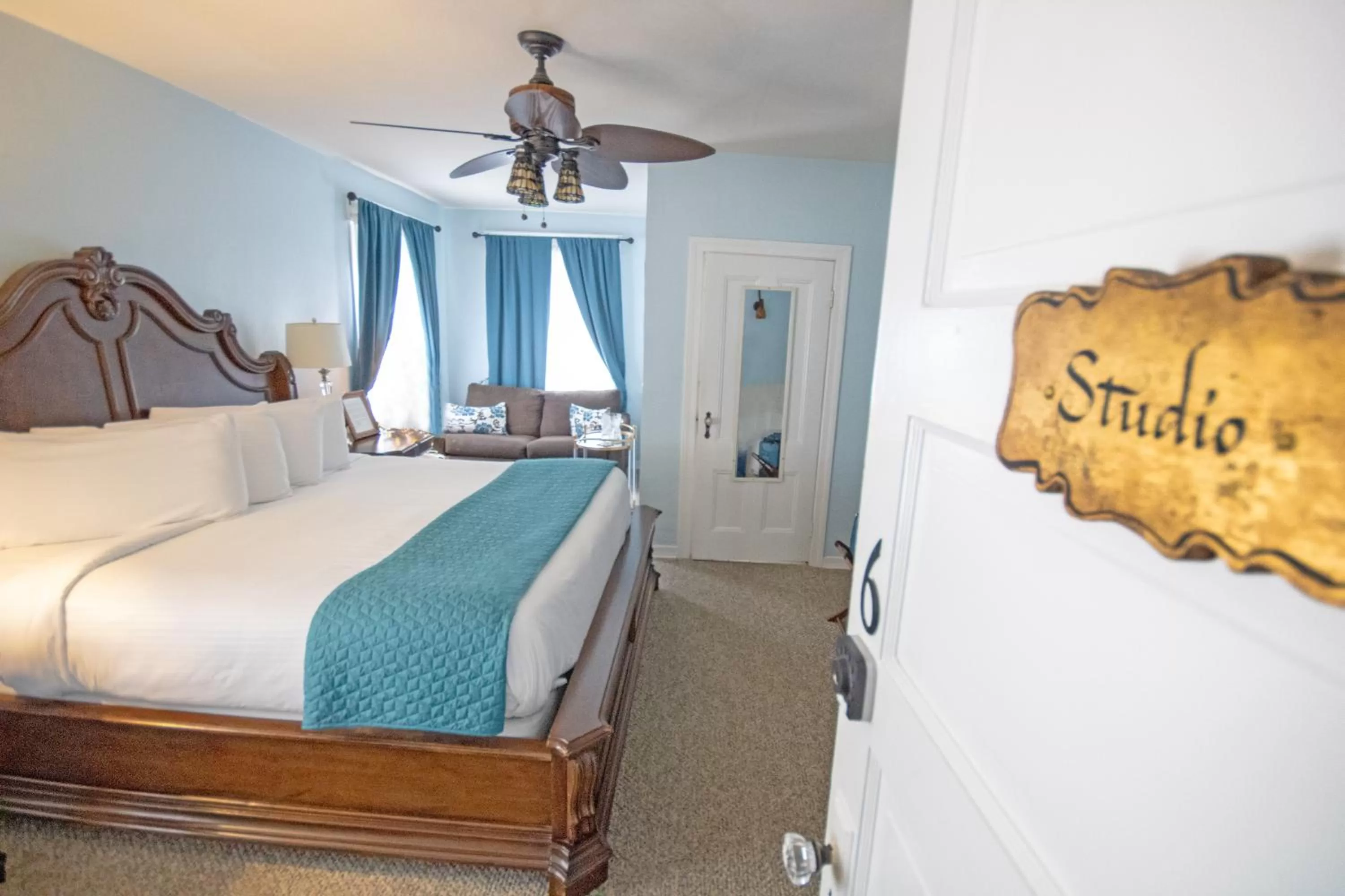 Bed in Inn on Charlotte