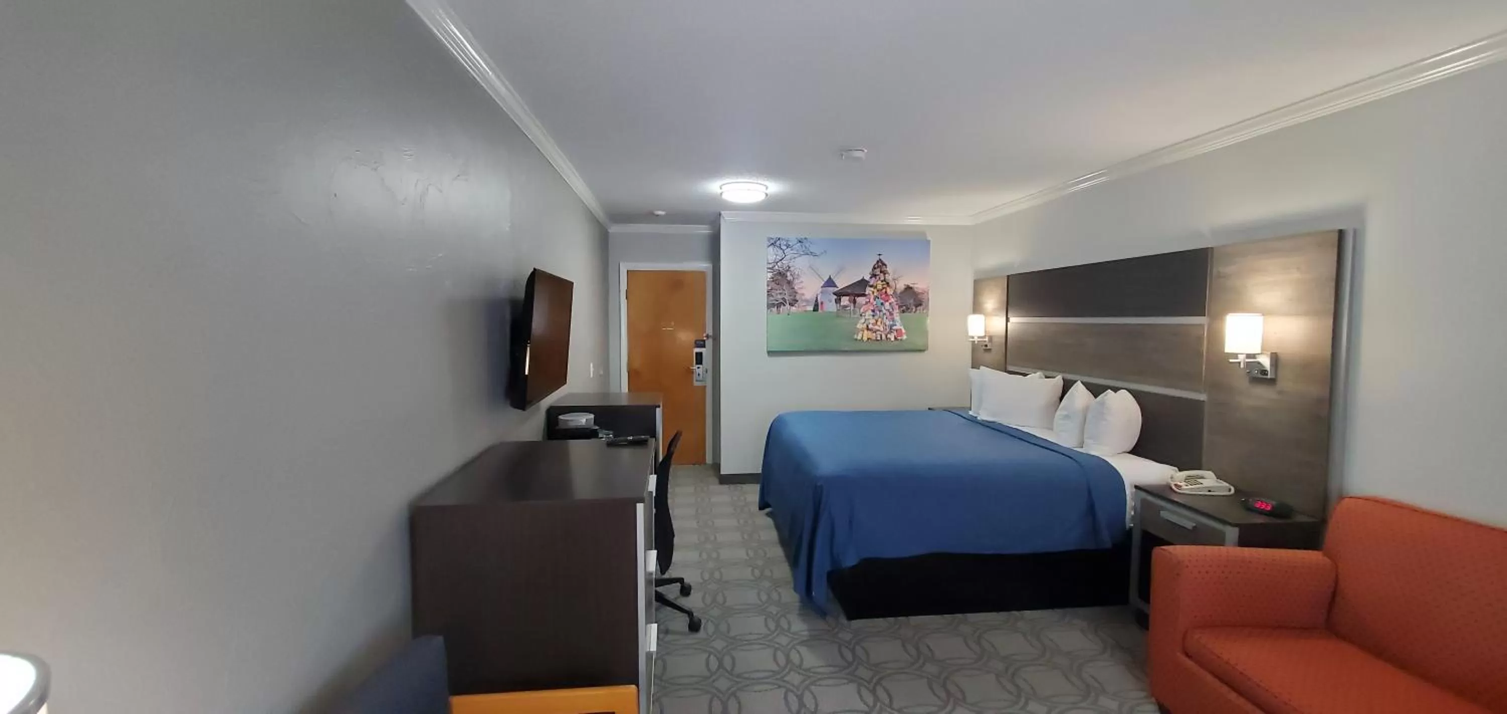 Photo of the whole room, Bed in Ambassador Inn and Suites