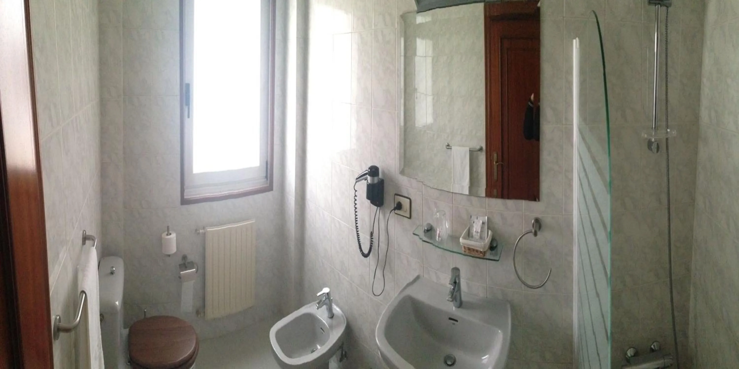 Bathroom in Hotel Los Olmos