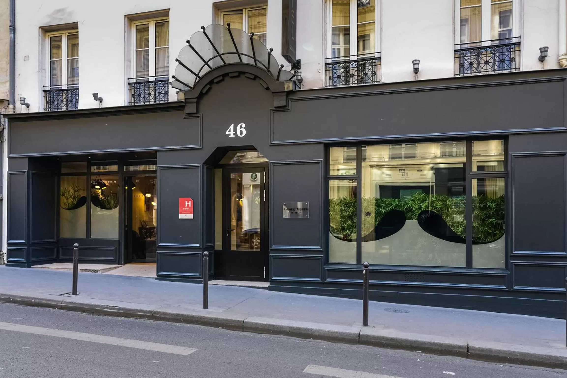 Facade/entrance in Hotel George - Astotel