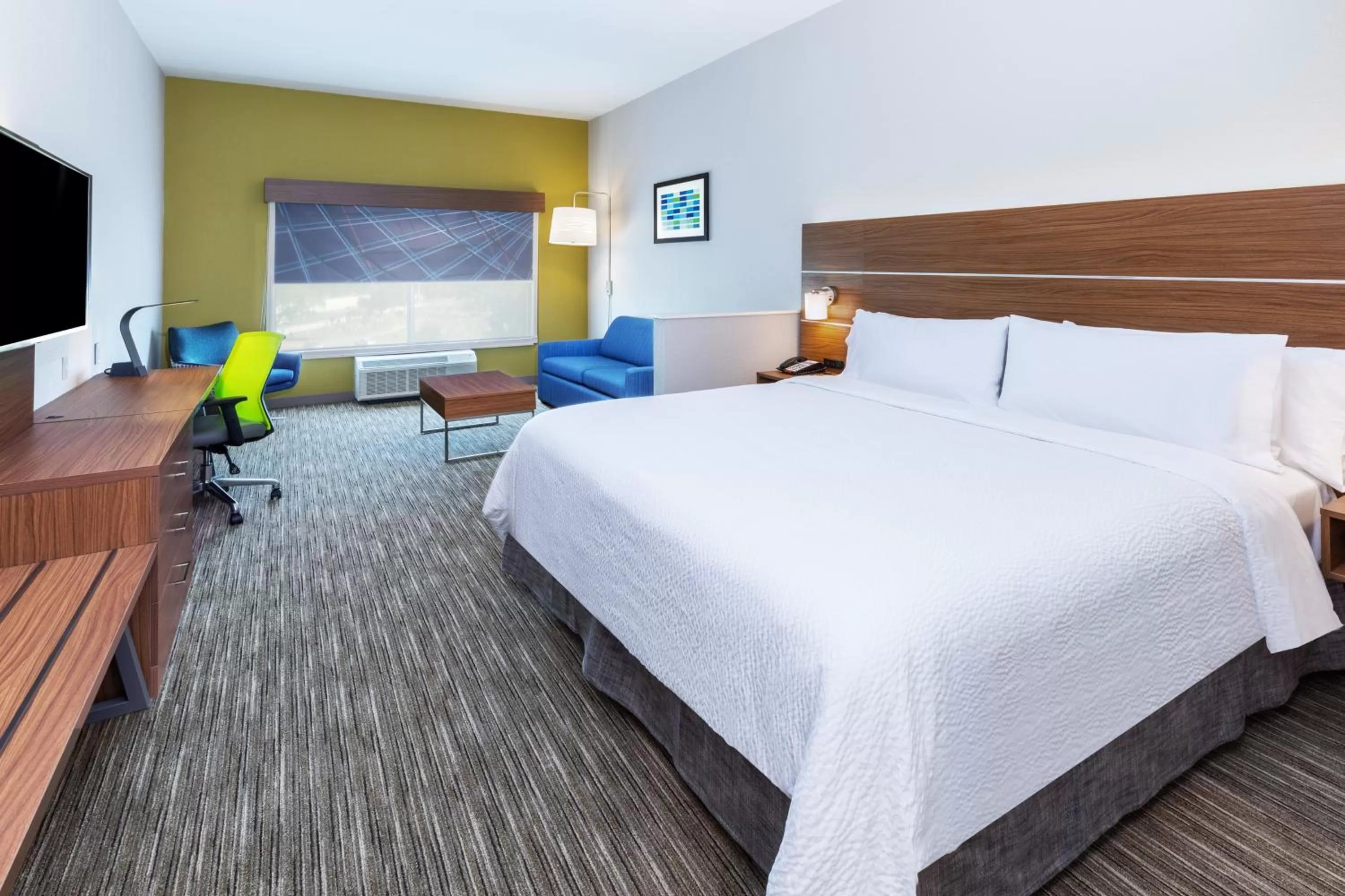 Photo of the whole room, Bed in Holiday Inn Express & Suites - Houston - Downtown North by IHG