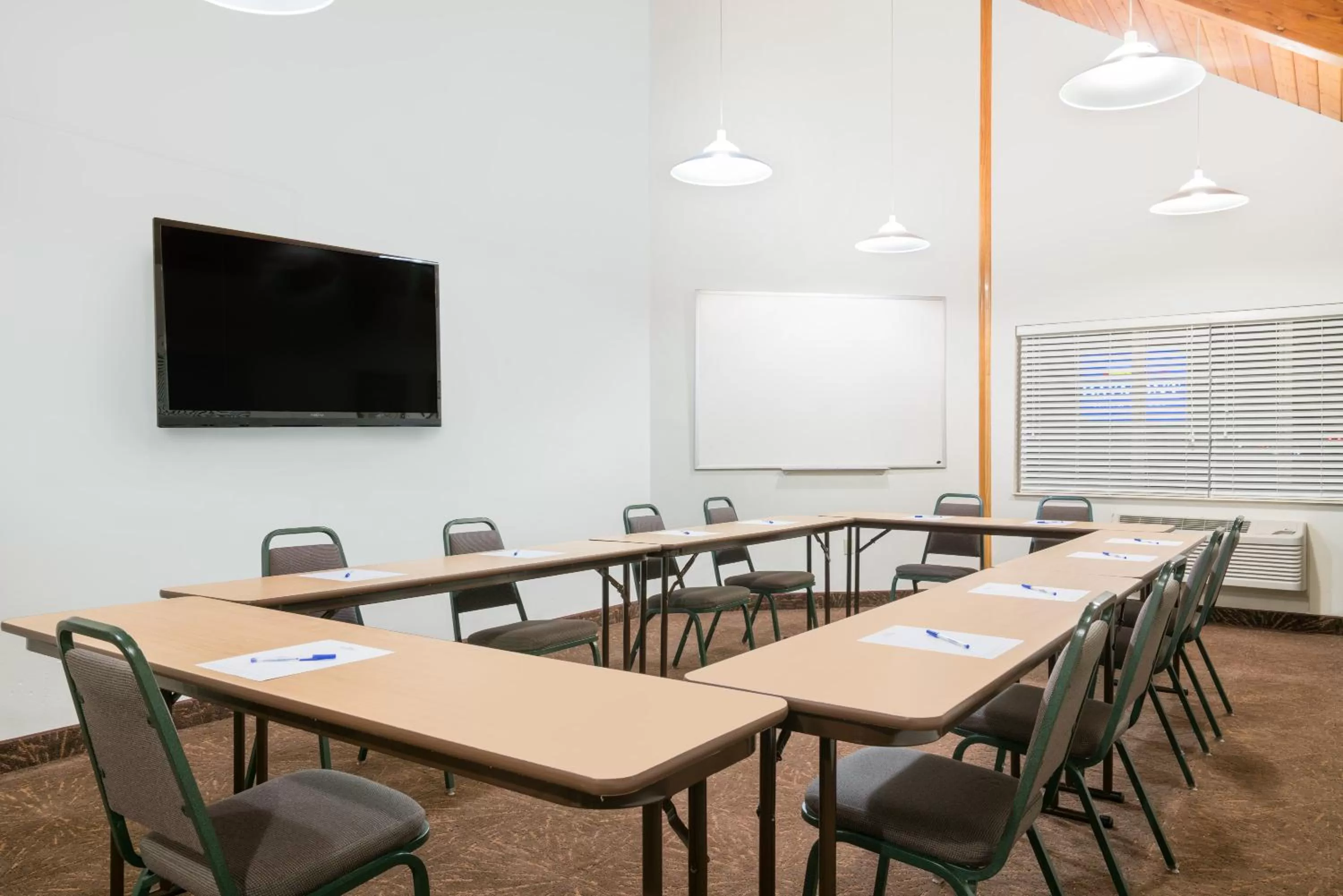 Meeting/conference room in Baymont by Wyndham Baxter/Brainerd Area