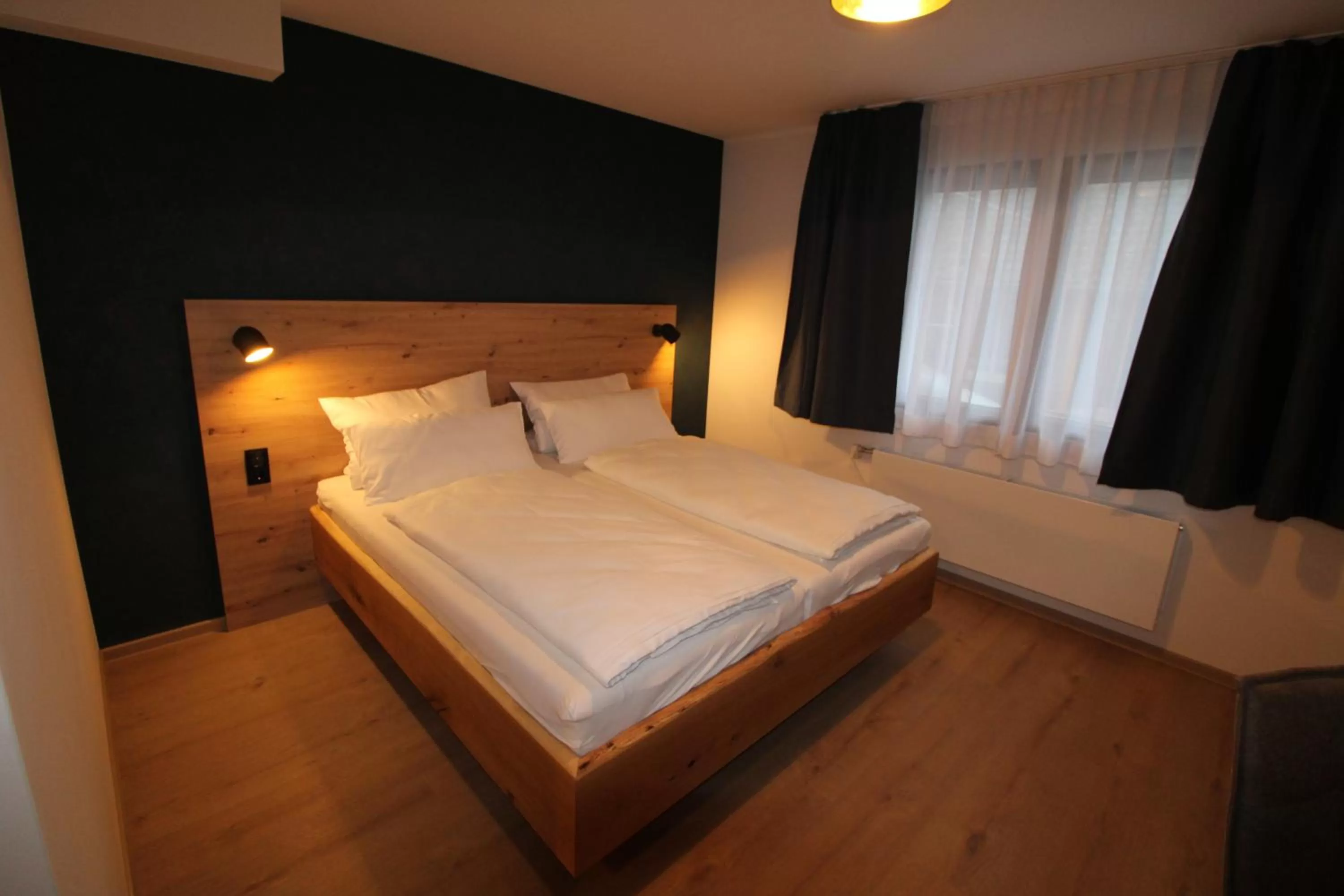 Bed in DER Hirsch Hotel
