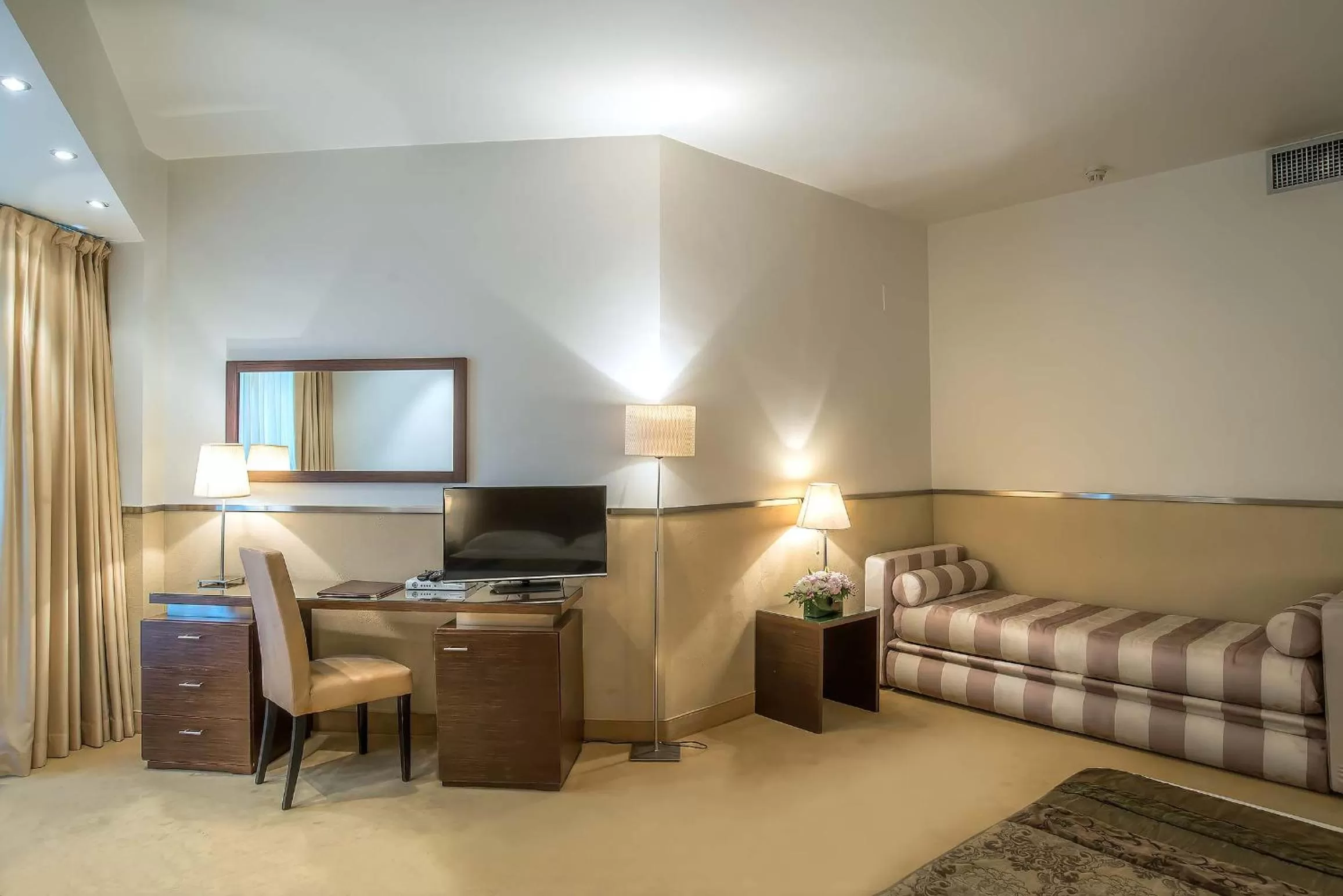 Seating area in Mini Palace Hotel