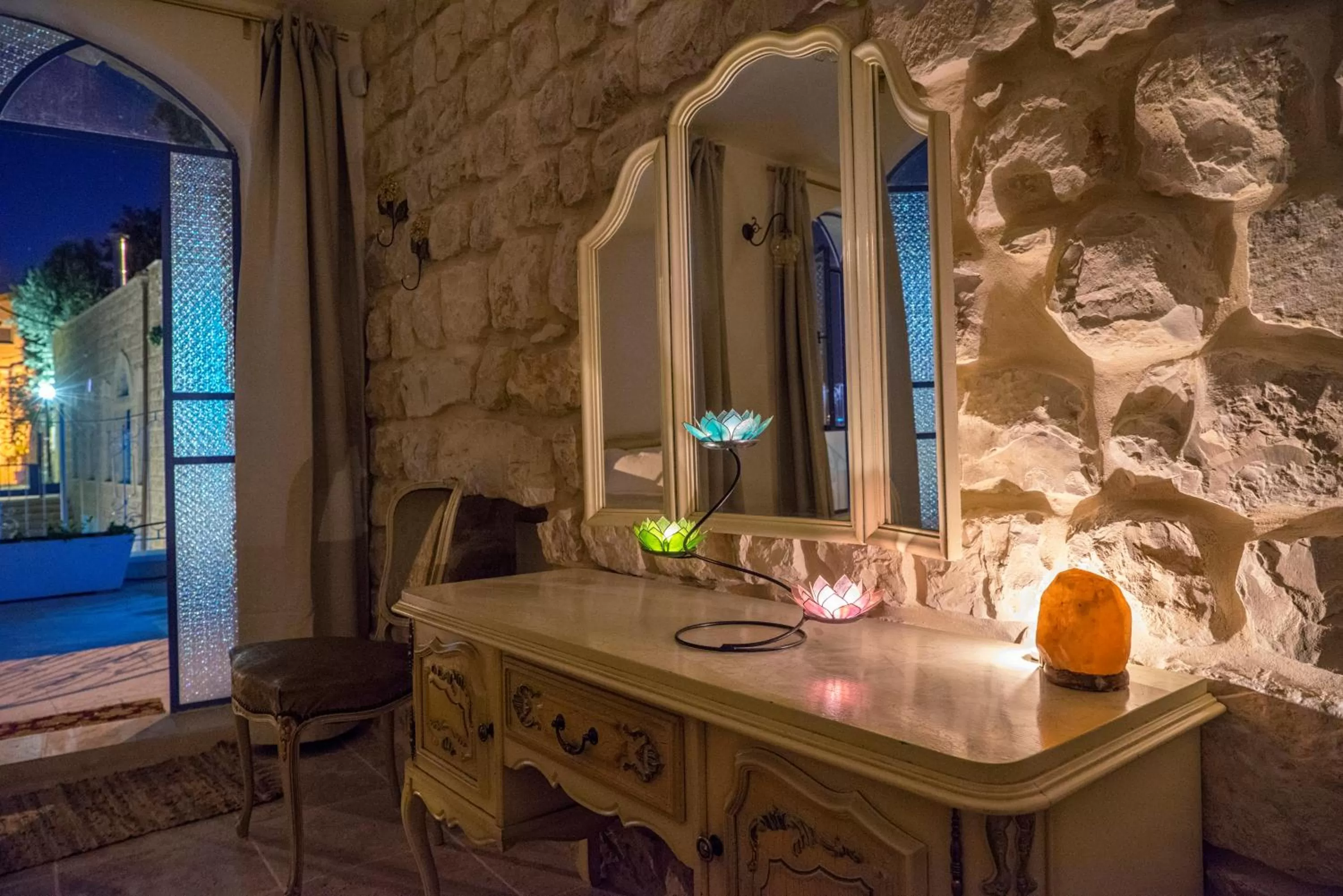 Seating area in The Way Inn - Boutique Suites