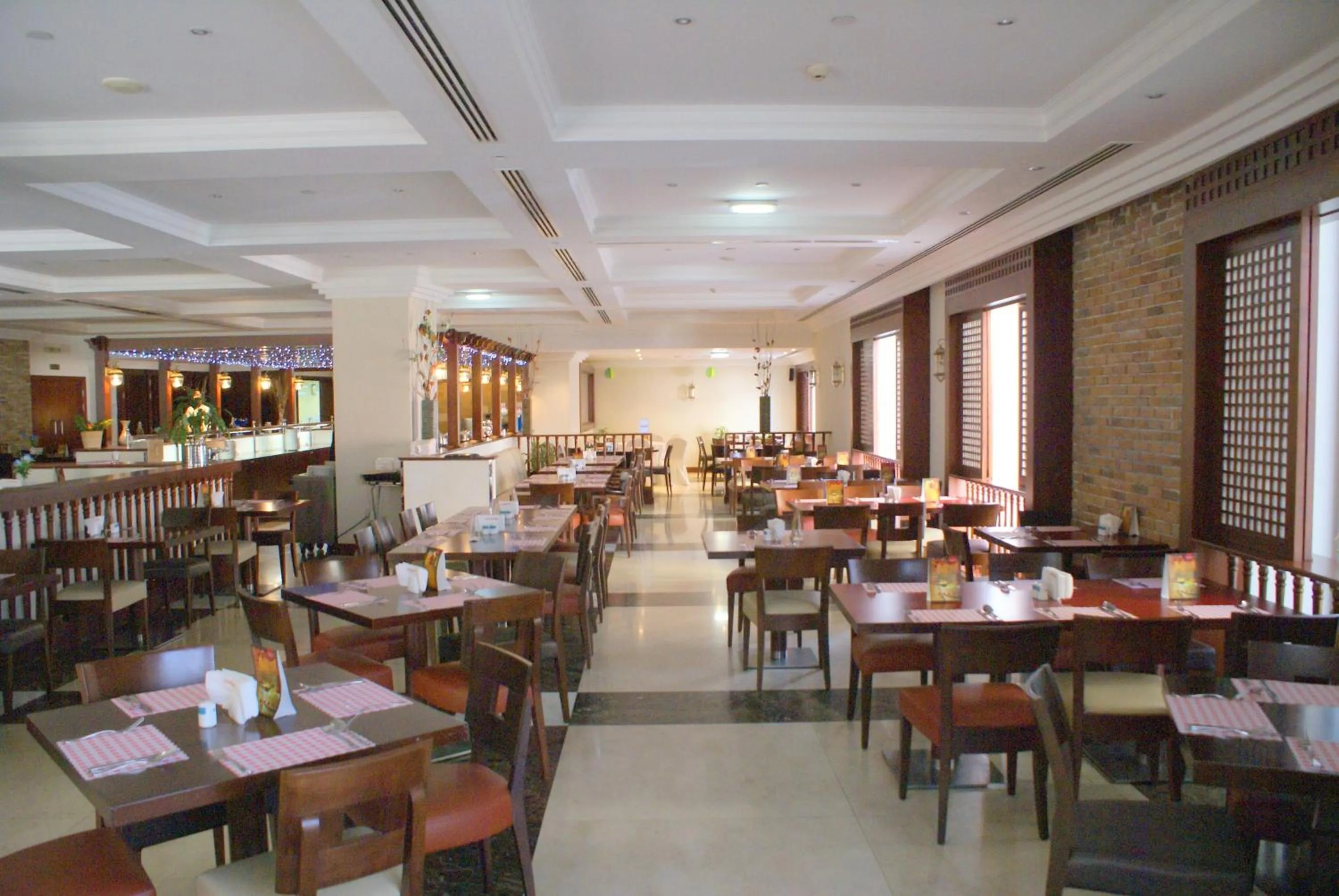 Restaurant/places to eat in Star Metro Deira Hotel Apartments