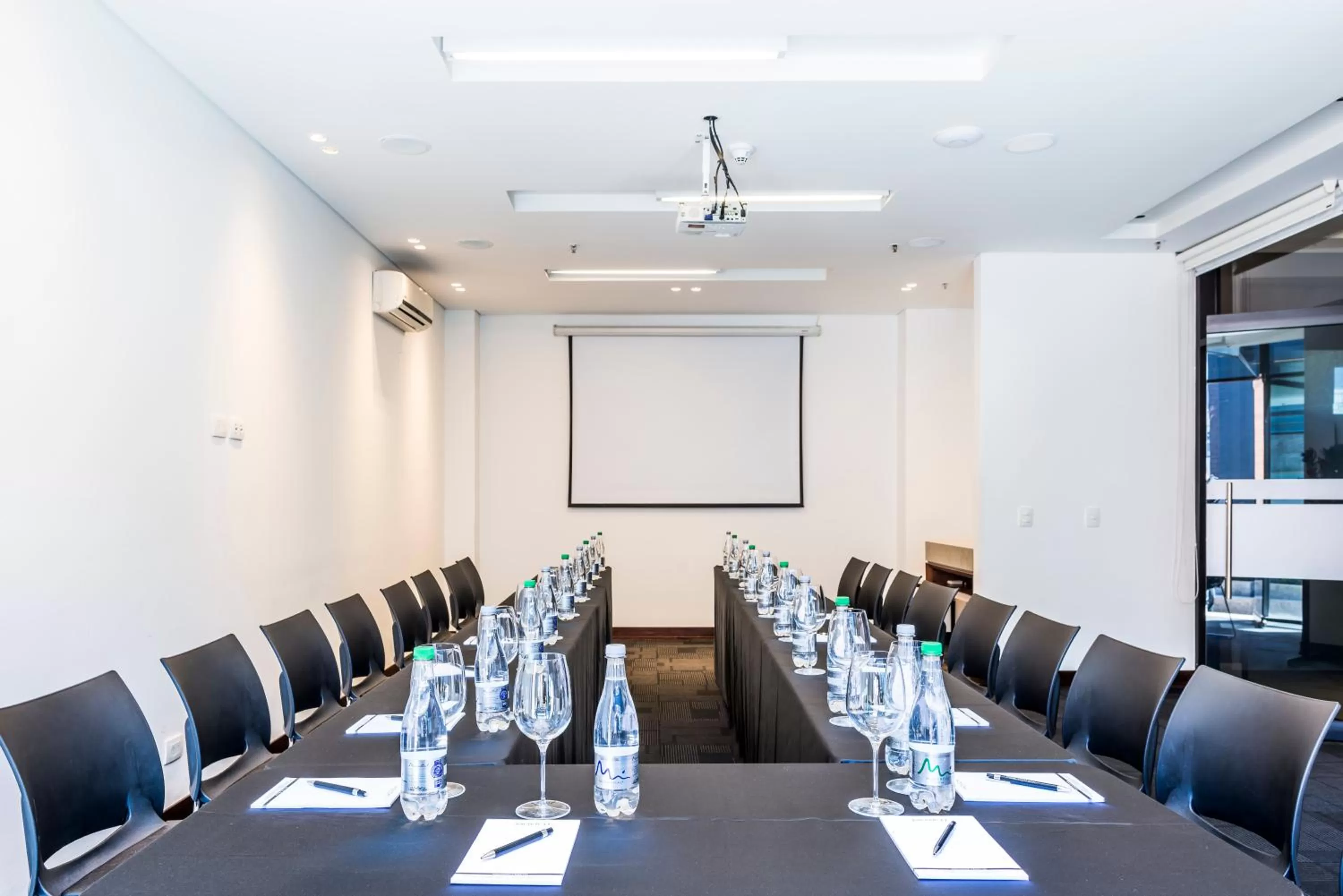 Business facilities in Hotel Chico 97 By OxoHotel