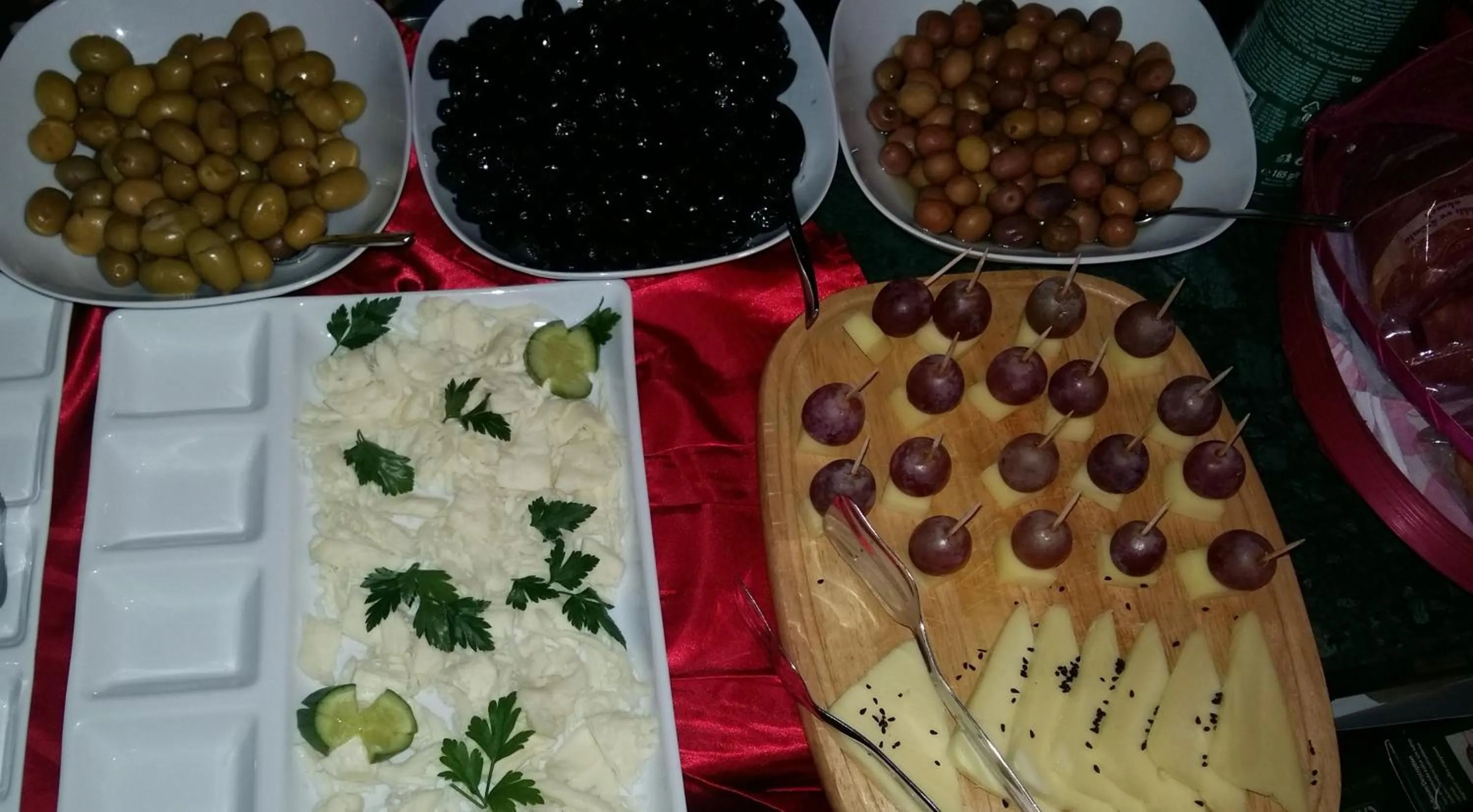 Buffet breakfast, Food in Divalis Hotel