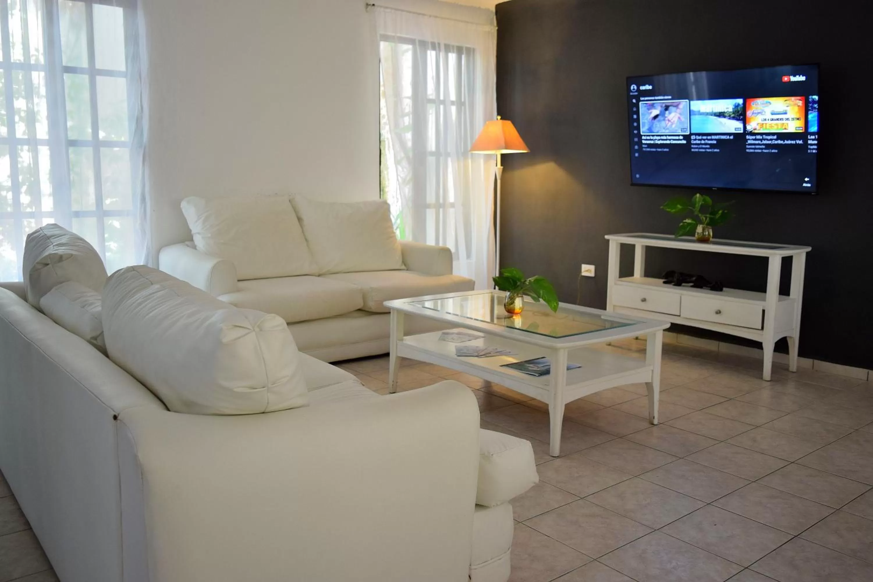 Communal lounge/ TV room, Seating Area in Che Suites Playa Adults Only