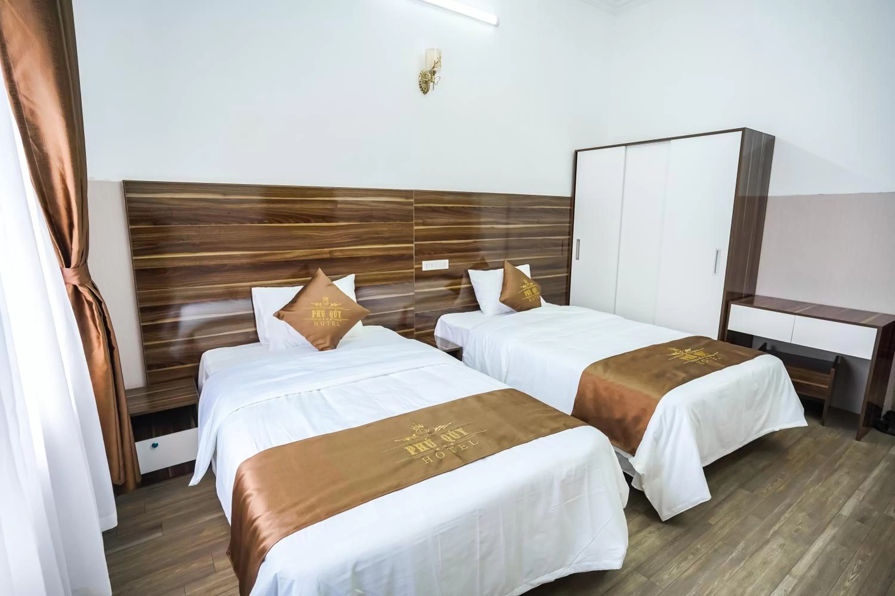 PHÚ QUÝ HOTEL near ĐÔNG KINH MARKET