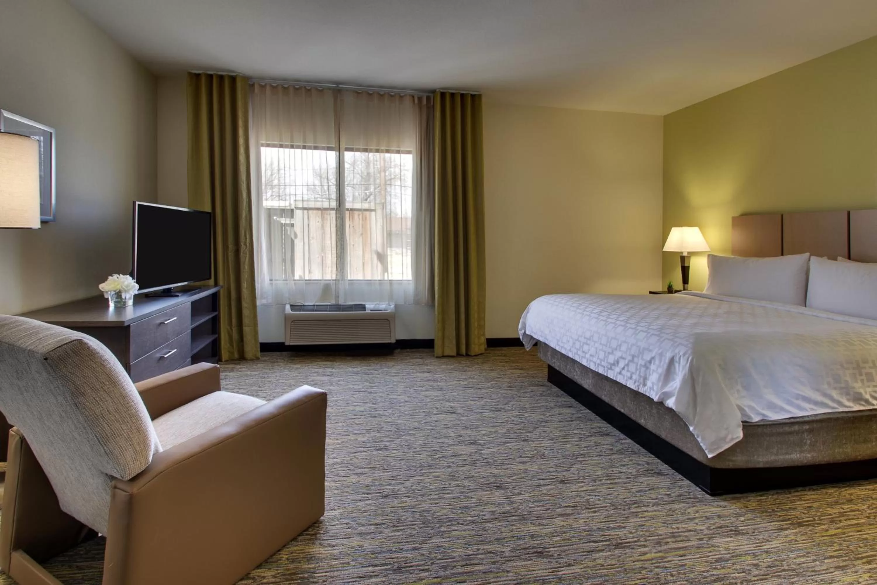 Photo of the whole room, Bed in Candlewood Suites - Wichita East by IHG