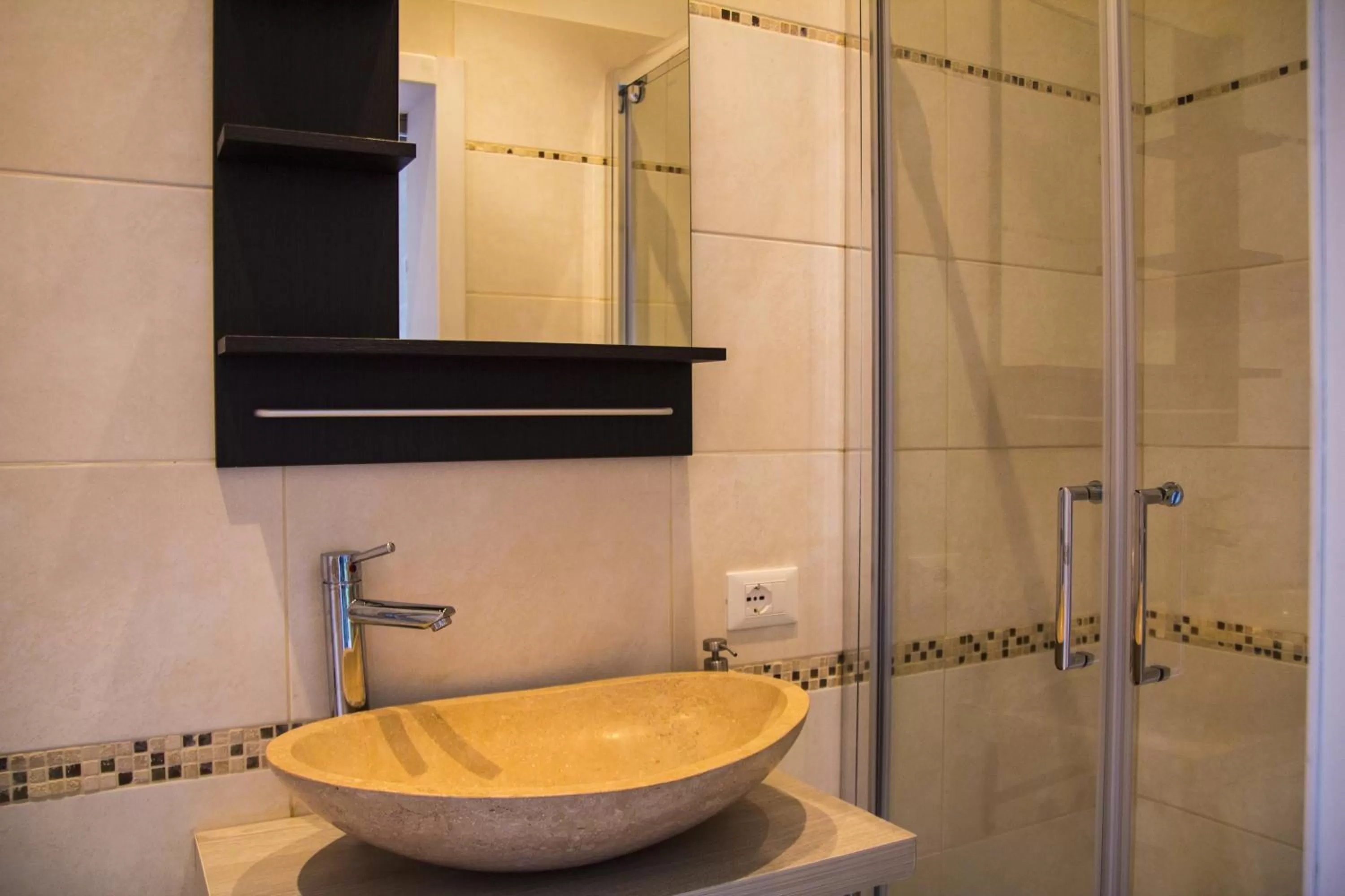 Shower in Sesto Suites Central