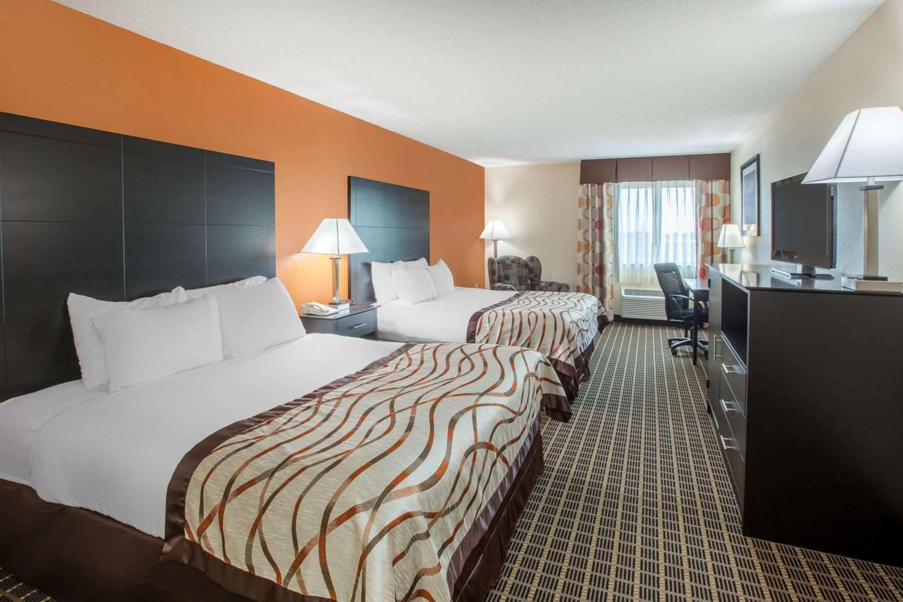 Photo of the whole room, Bed in Baymont by Wyndham South Haven