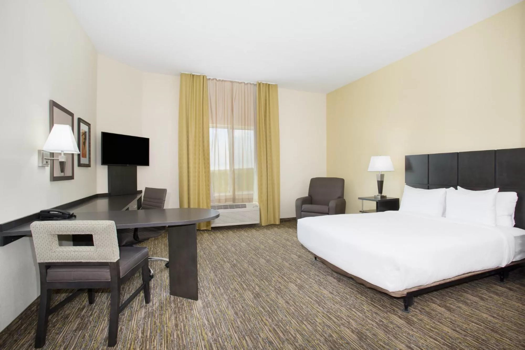 Bedroom, Bed in Candlewood Suites Longmont - Boulder Area by IHG