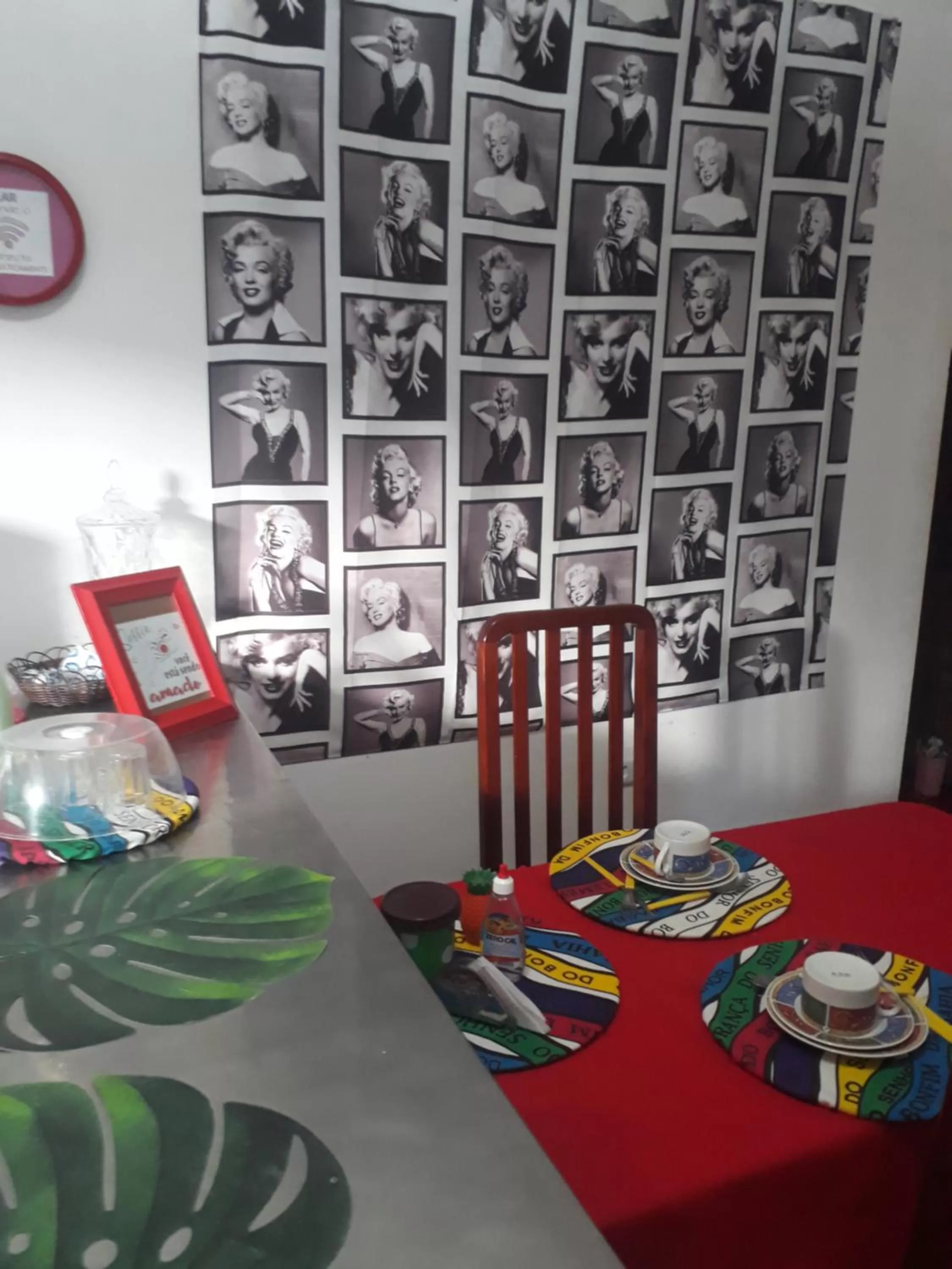 Dining area in Perto Do Aeroporto De Salvador - Dona Pitanga Hostel