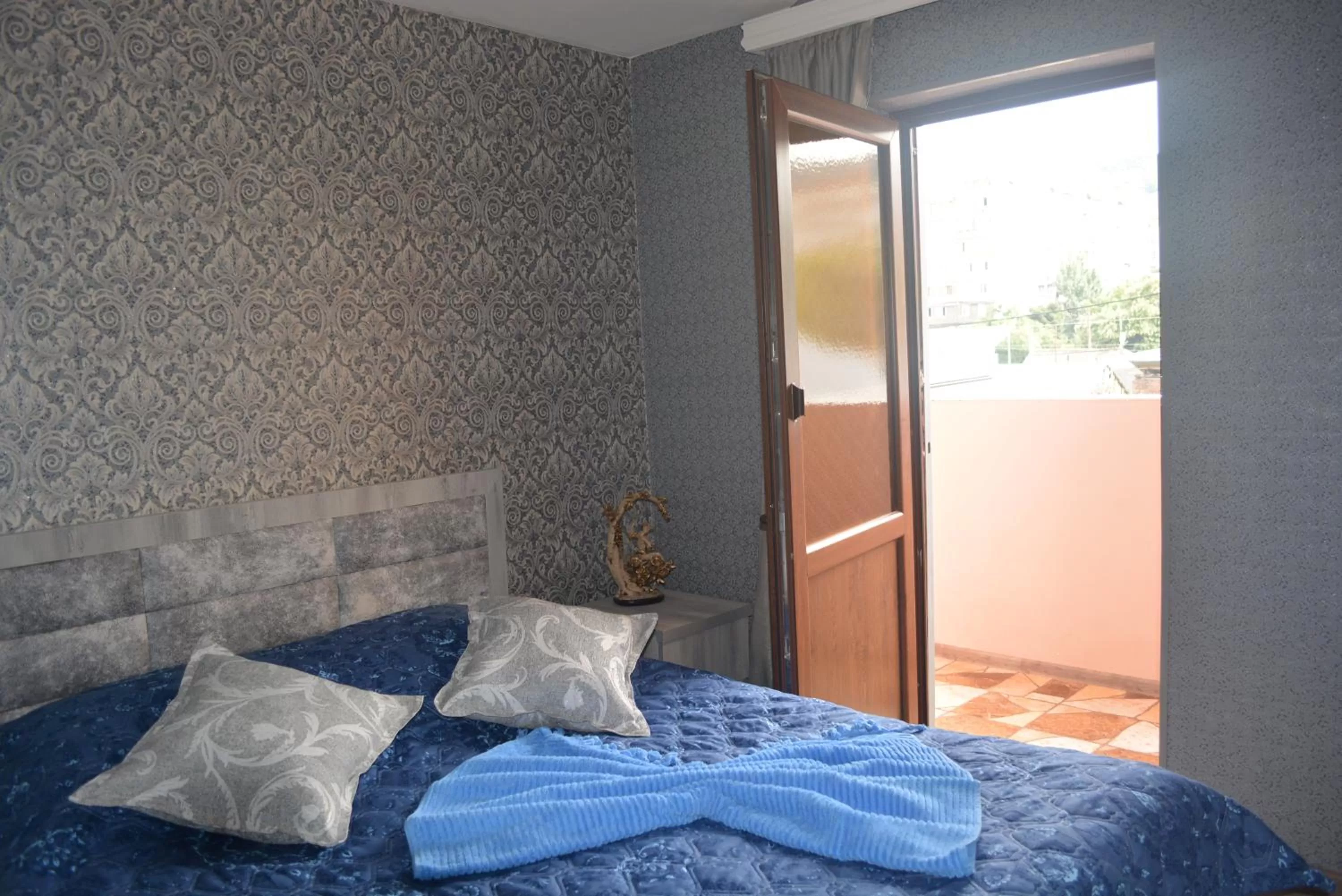 Balcony/Terrace, Bed in Golden Way