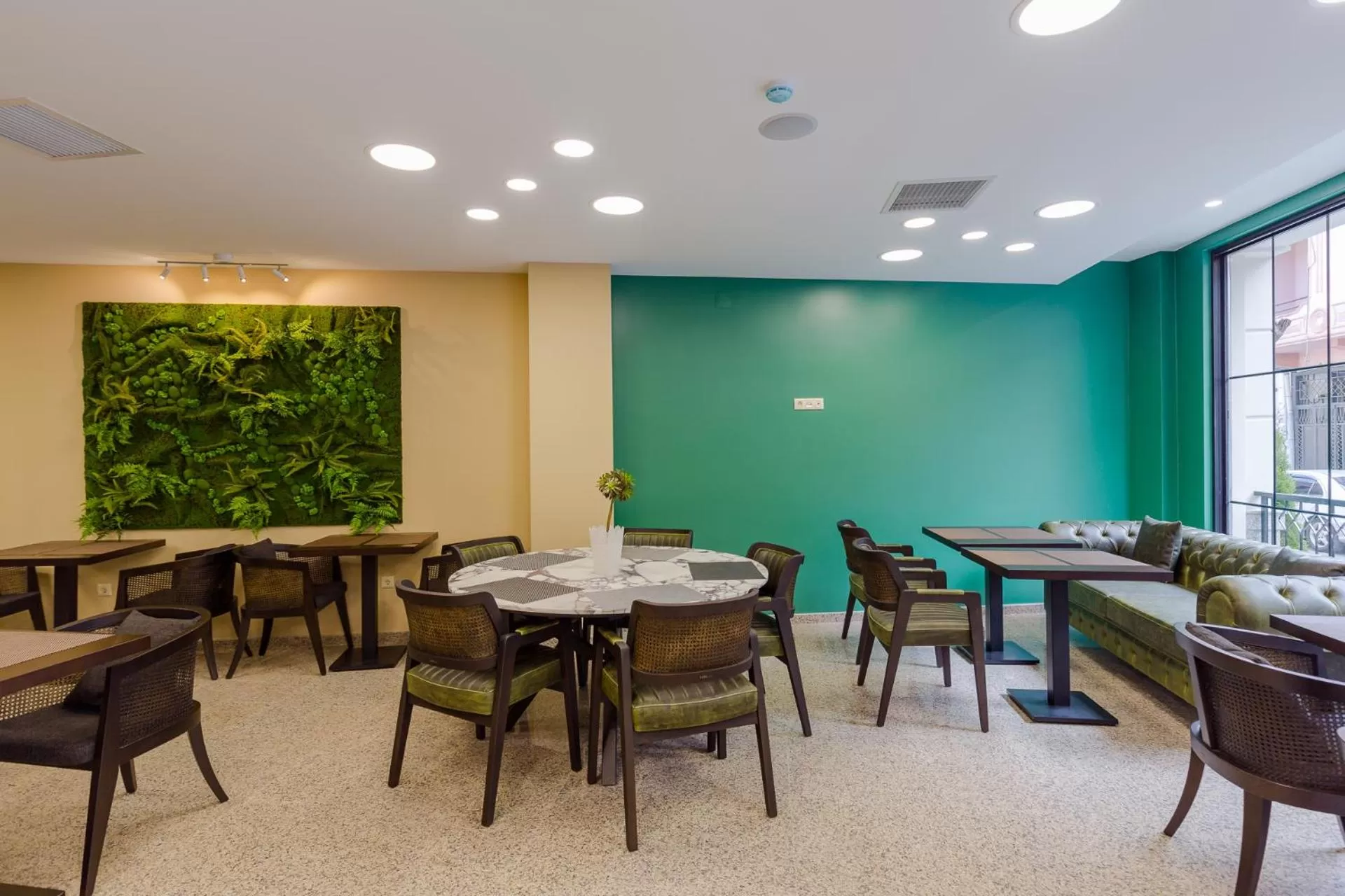 Restaurant/places to eat in Hotel BLOOM Batumi