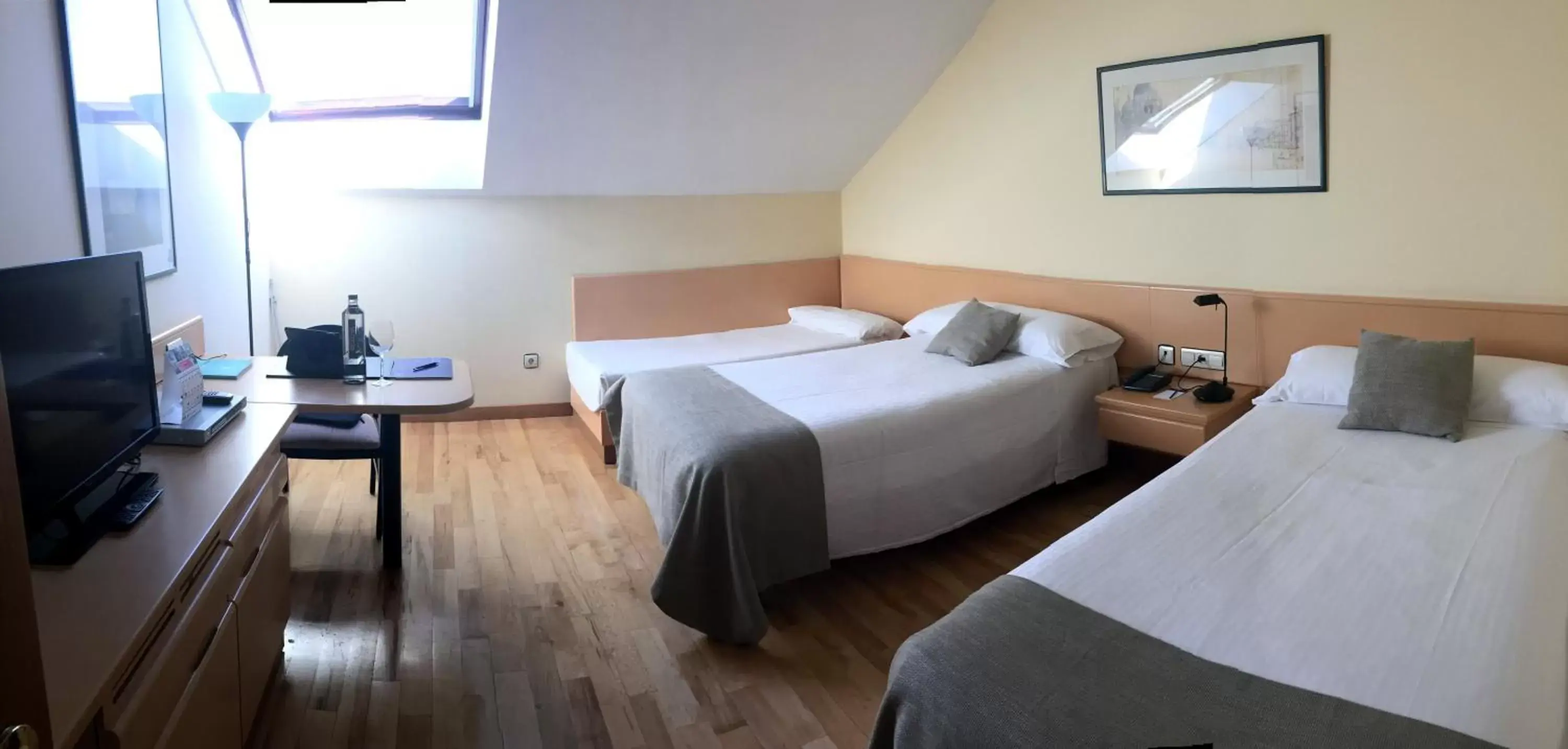 Family Room (3 Adults) in Parquesur Family Room (3 Adults) in Parquesur