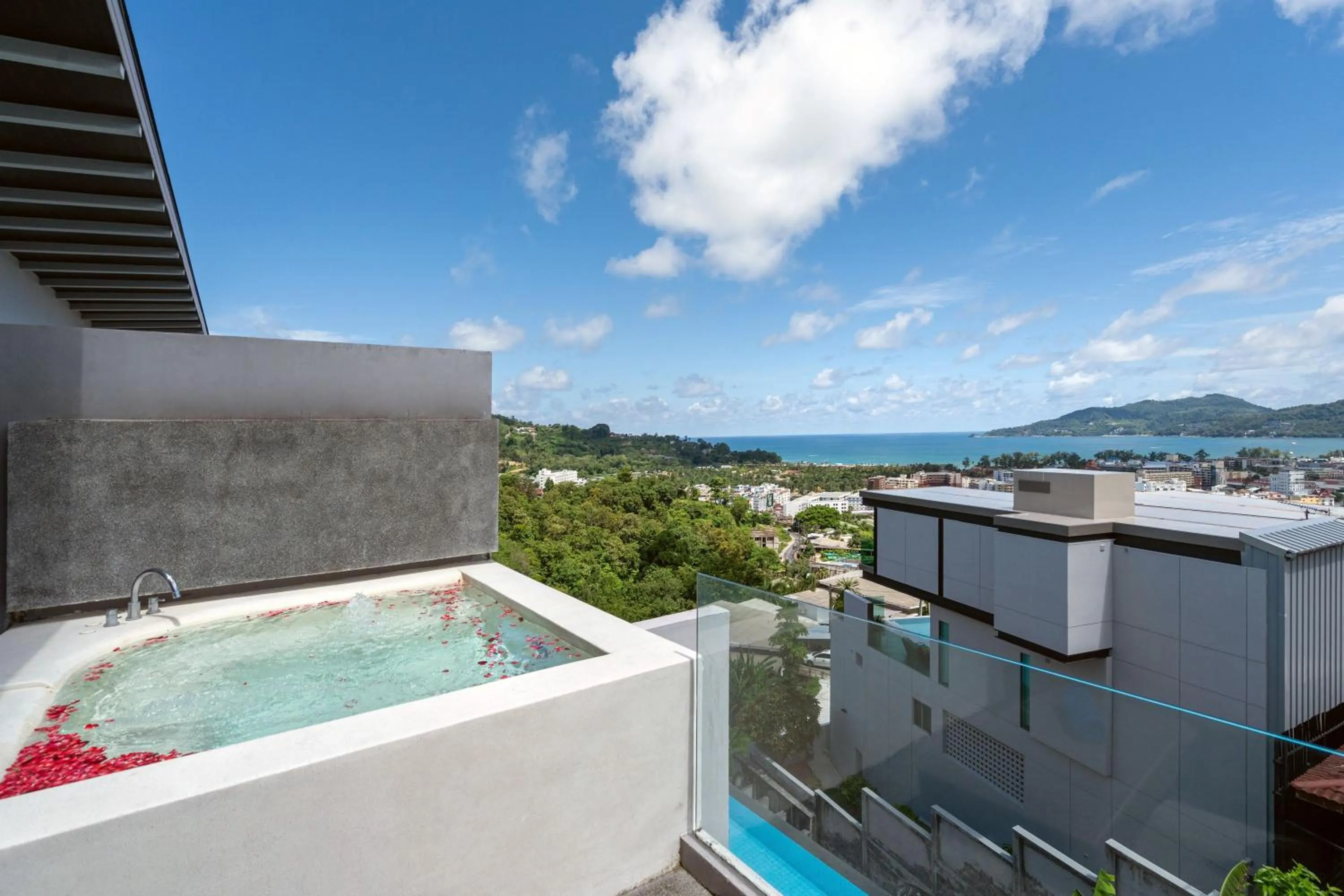 Hot Tub in Patong Bay Hill