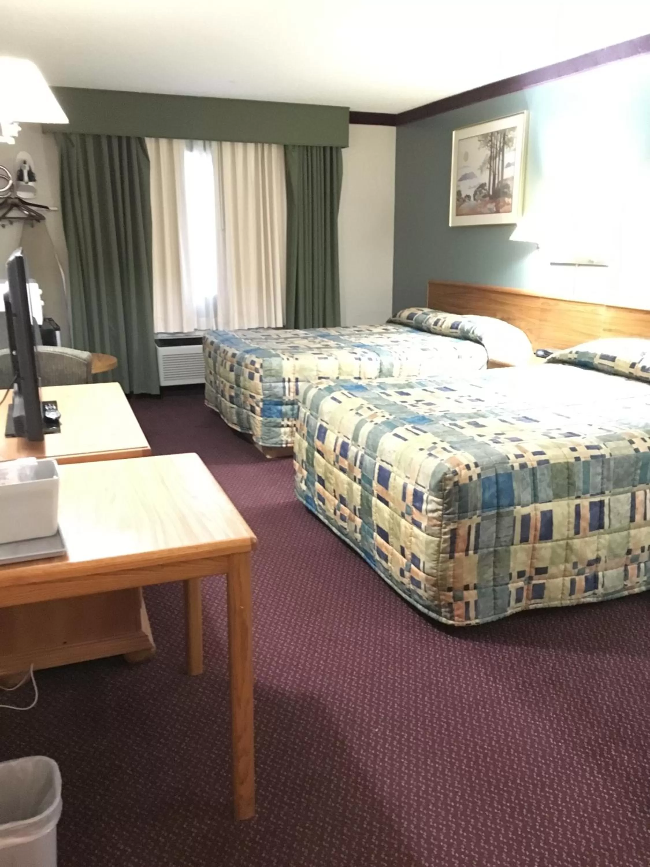 Bed in Becker inn & Suites