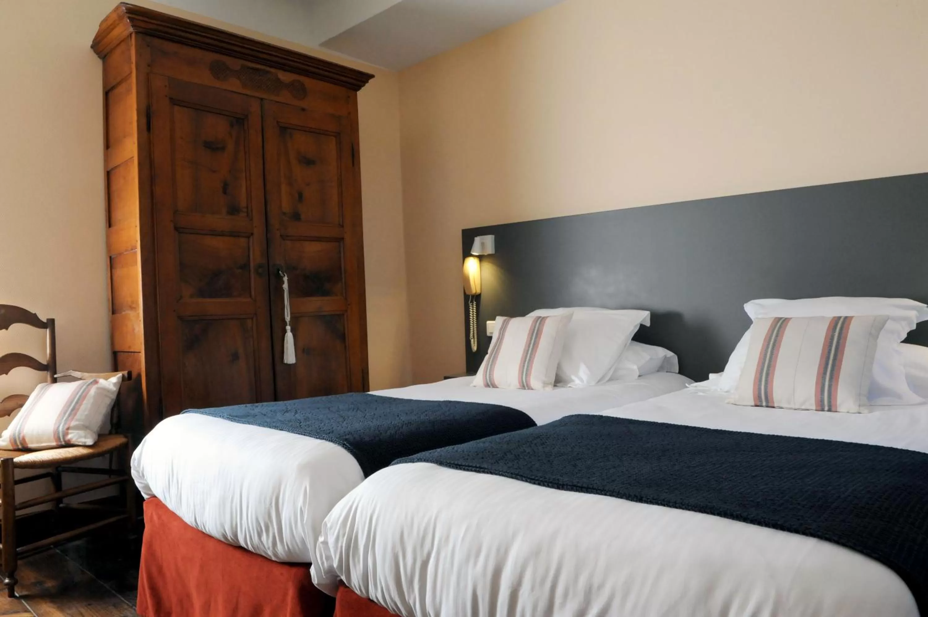 Photo of the whole room, Bed in Logis Hôtel du Chêne