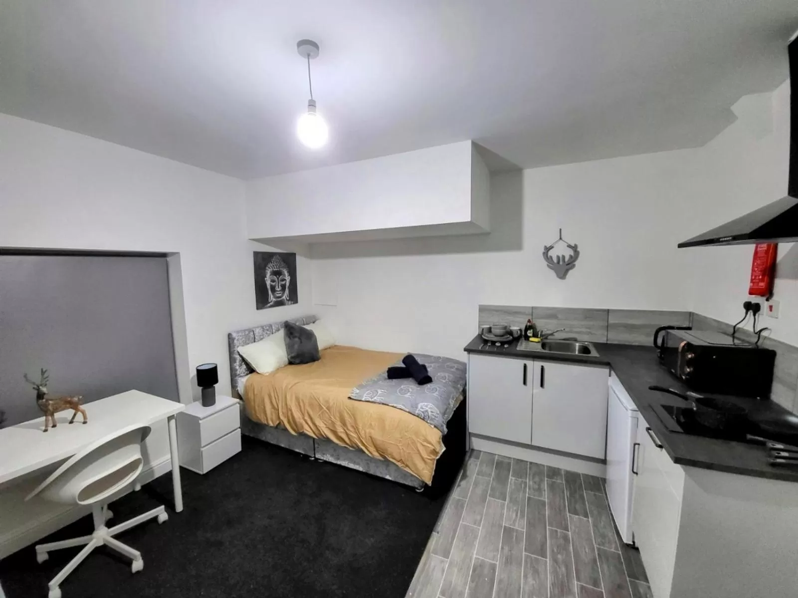 Photo of the whole room in Easy Living Nottingham - Burns Street