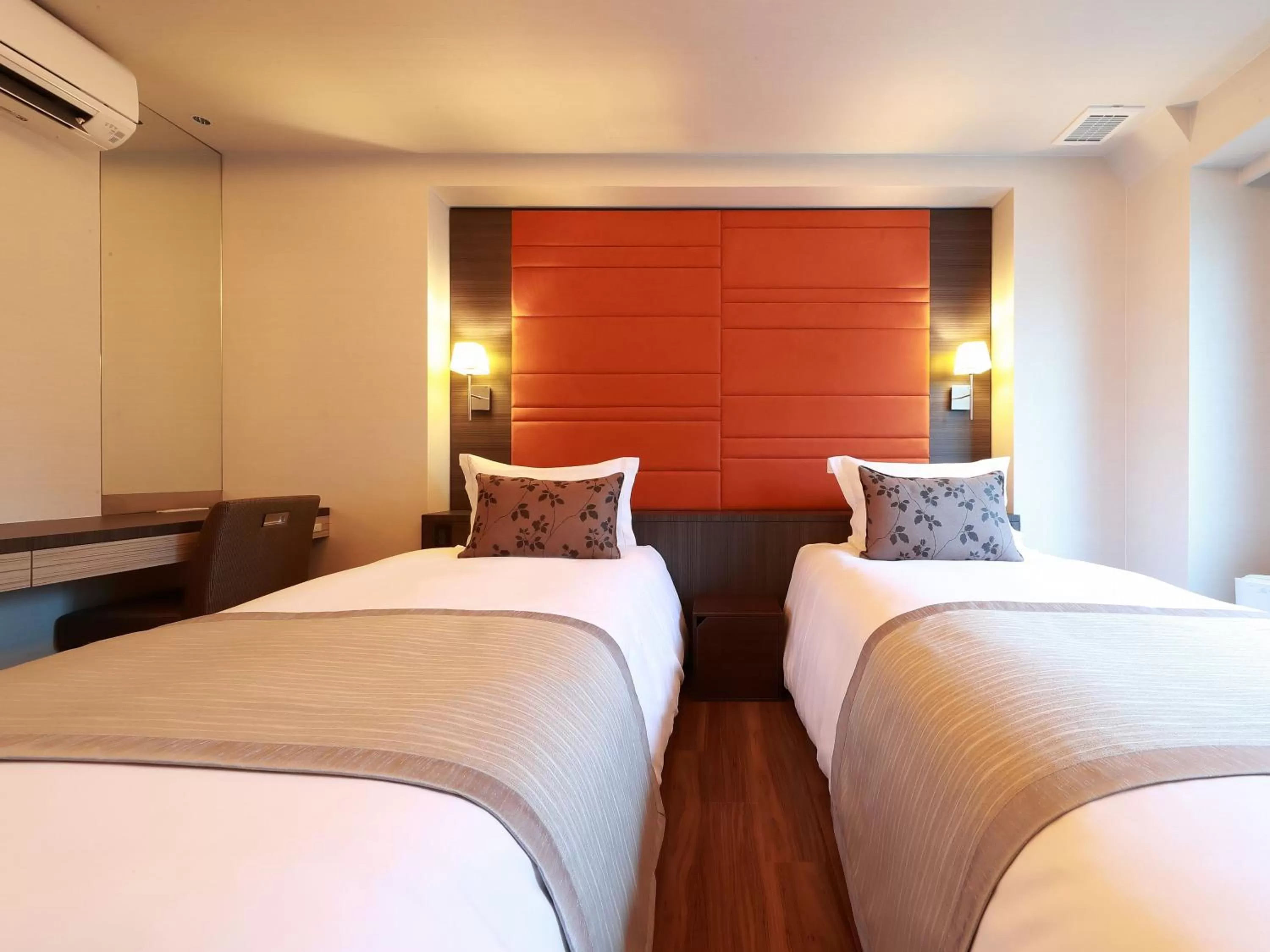 Photo of the whole room, Bed in Hotel Sakura Suite Osaka Juso