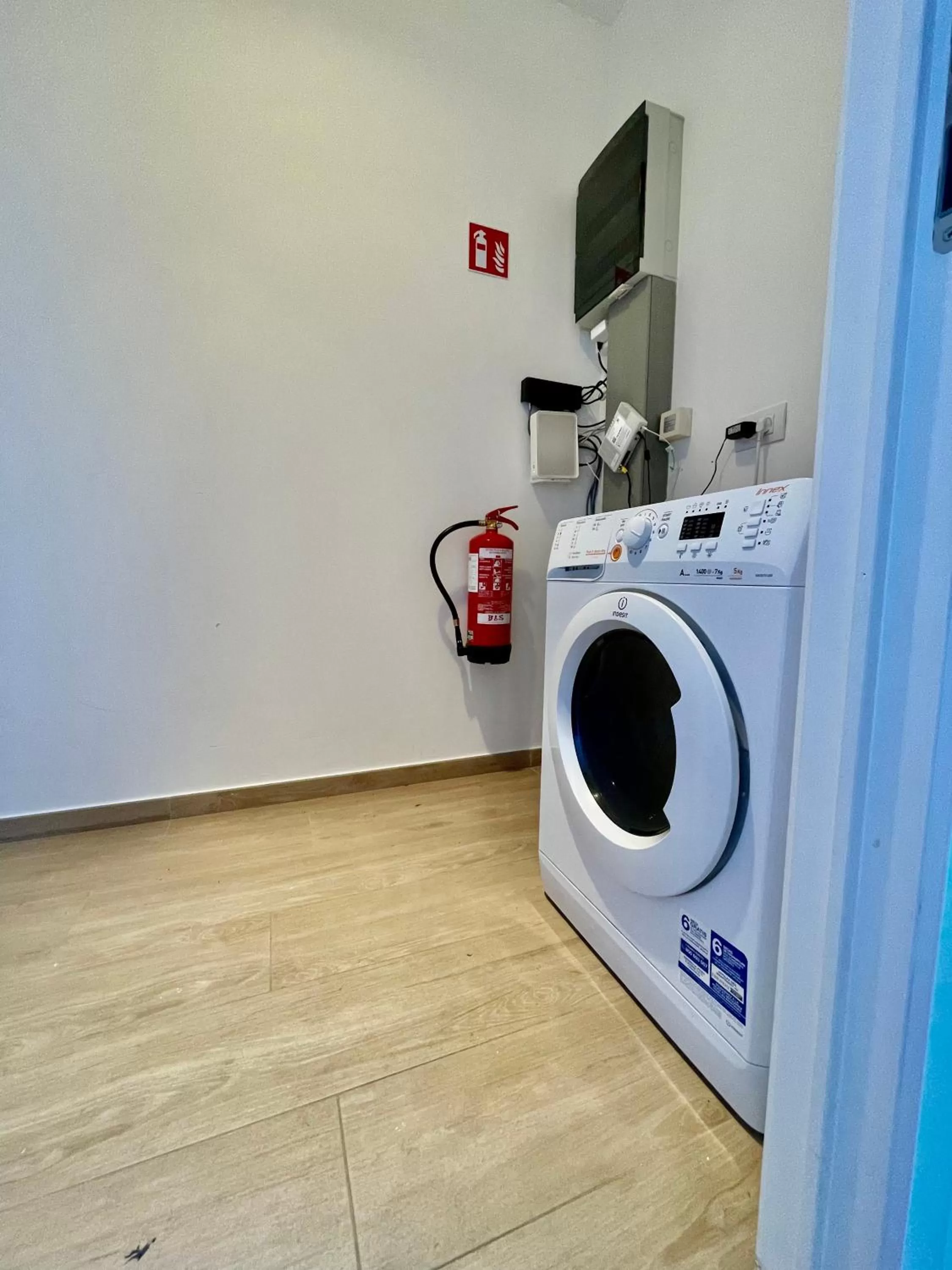 washing machine in OneLuxStay near Diamond District