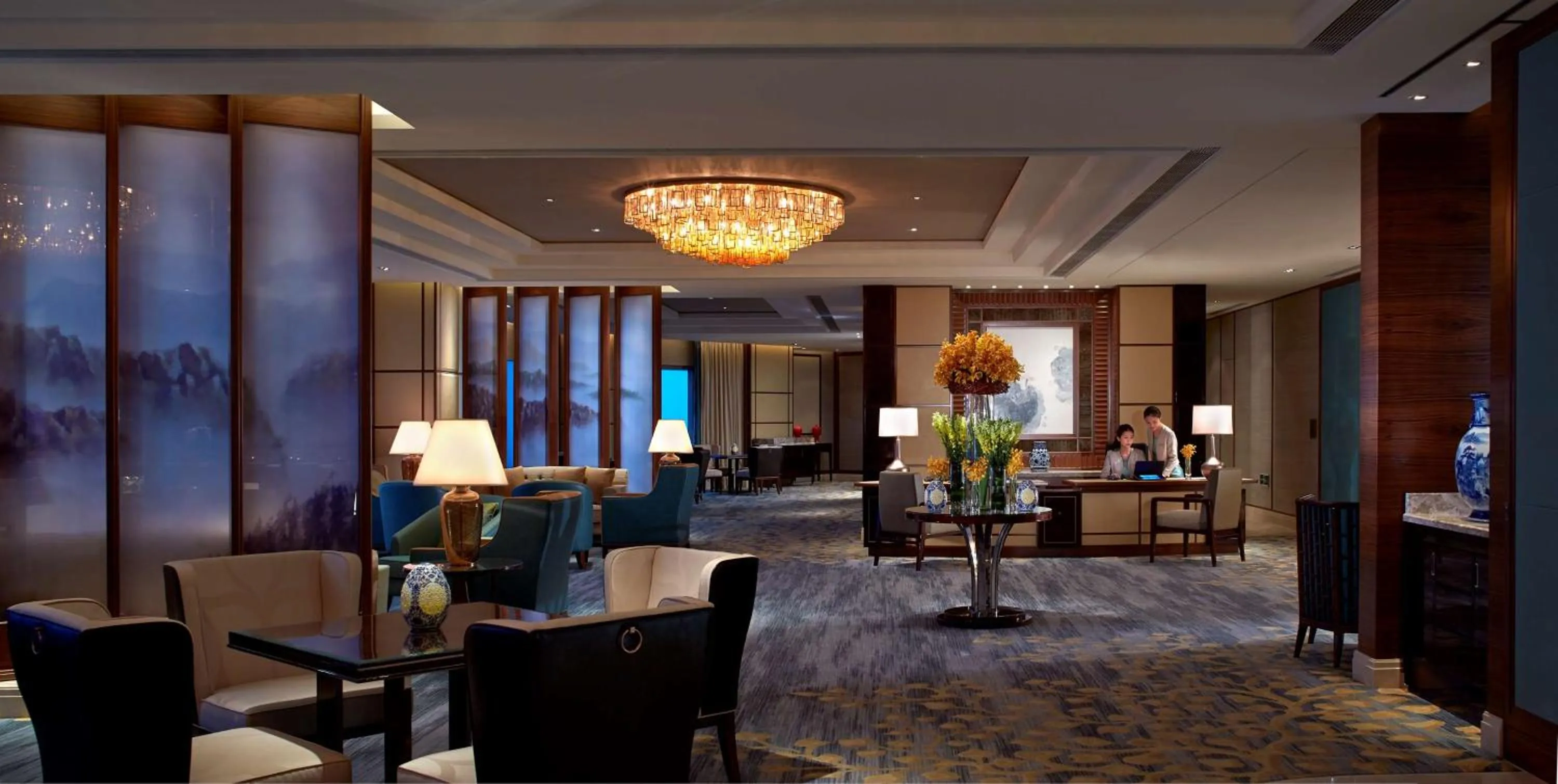 Lounge or bar in Shangri-La Nanchang丨All room offer river views Just one stop from the Pavilion of Prince Teng