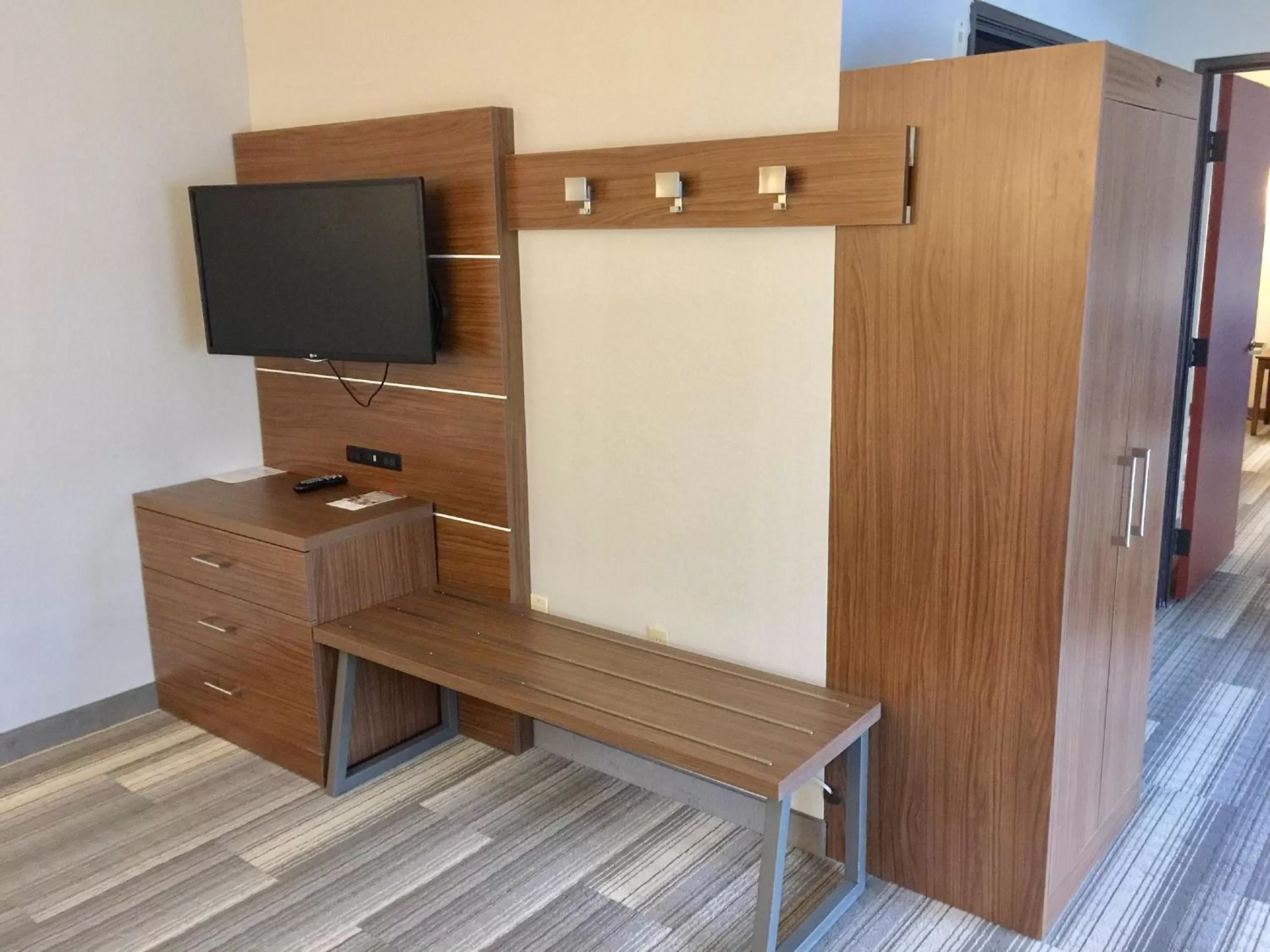 Photo of the whole room in Holiday Inn Express & Suites Houston - Memorial Park Area by IHG