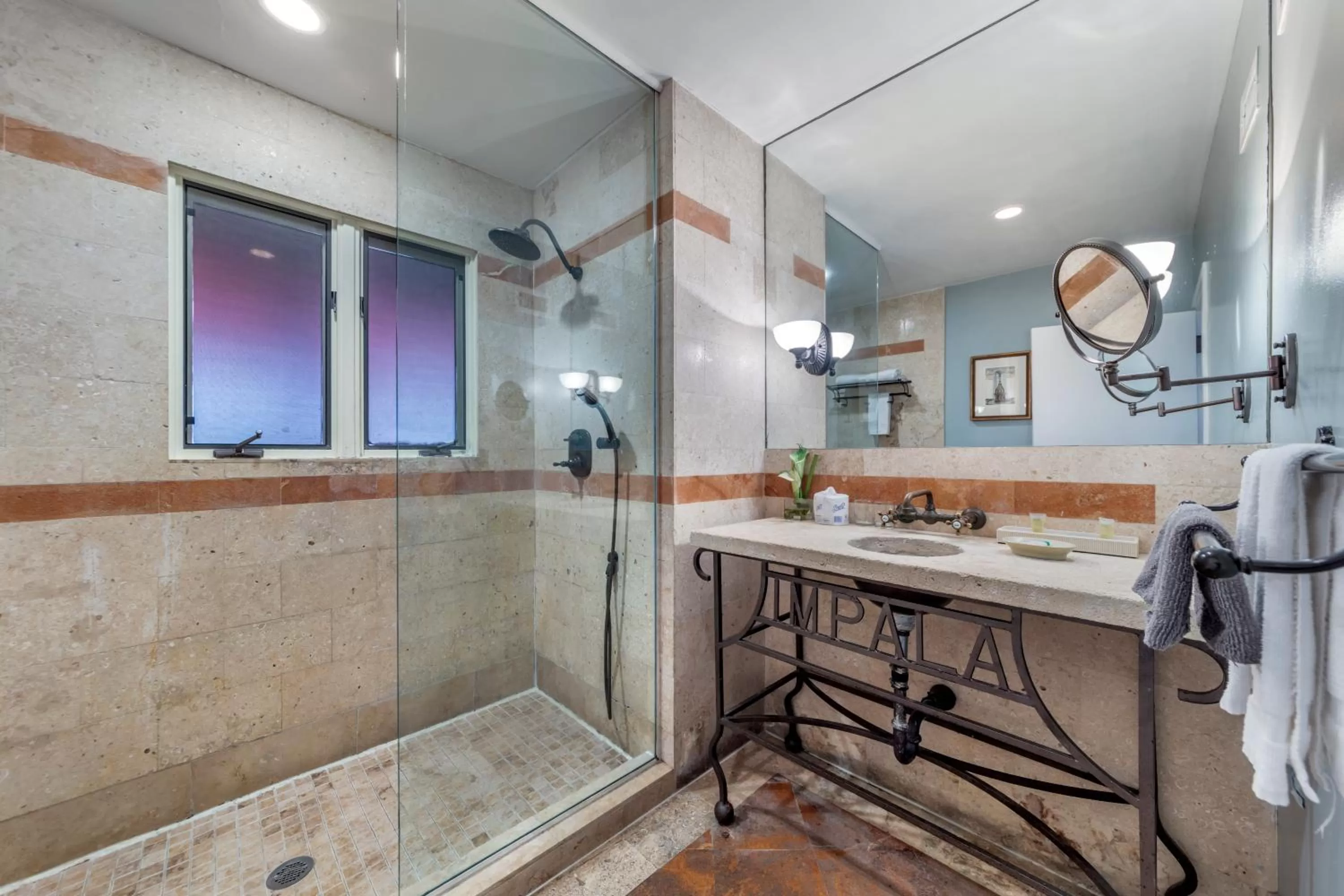 Bathroom in Hotel Impala by LuxUrban