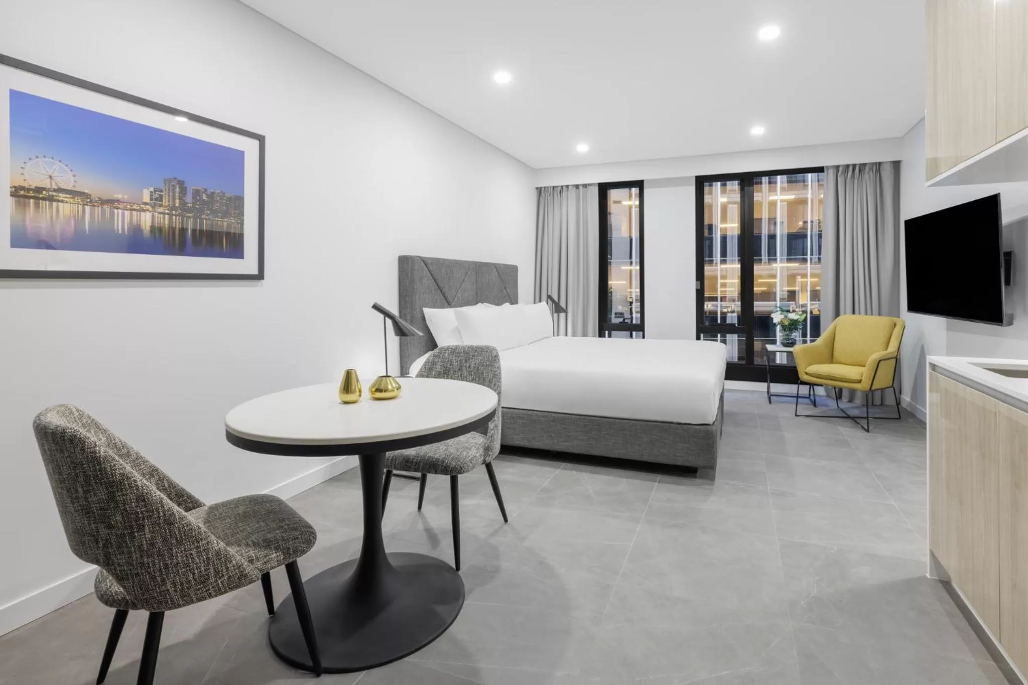 Dining area in Meriton Suites Melbourne