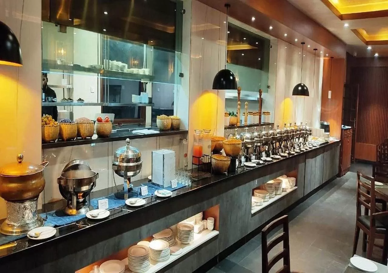 Restaurant/places to eat in Hotel Cachar Club