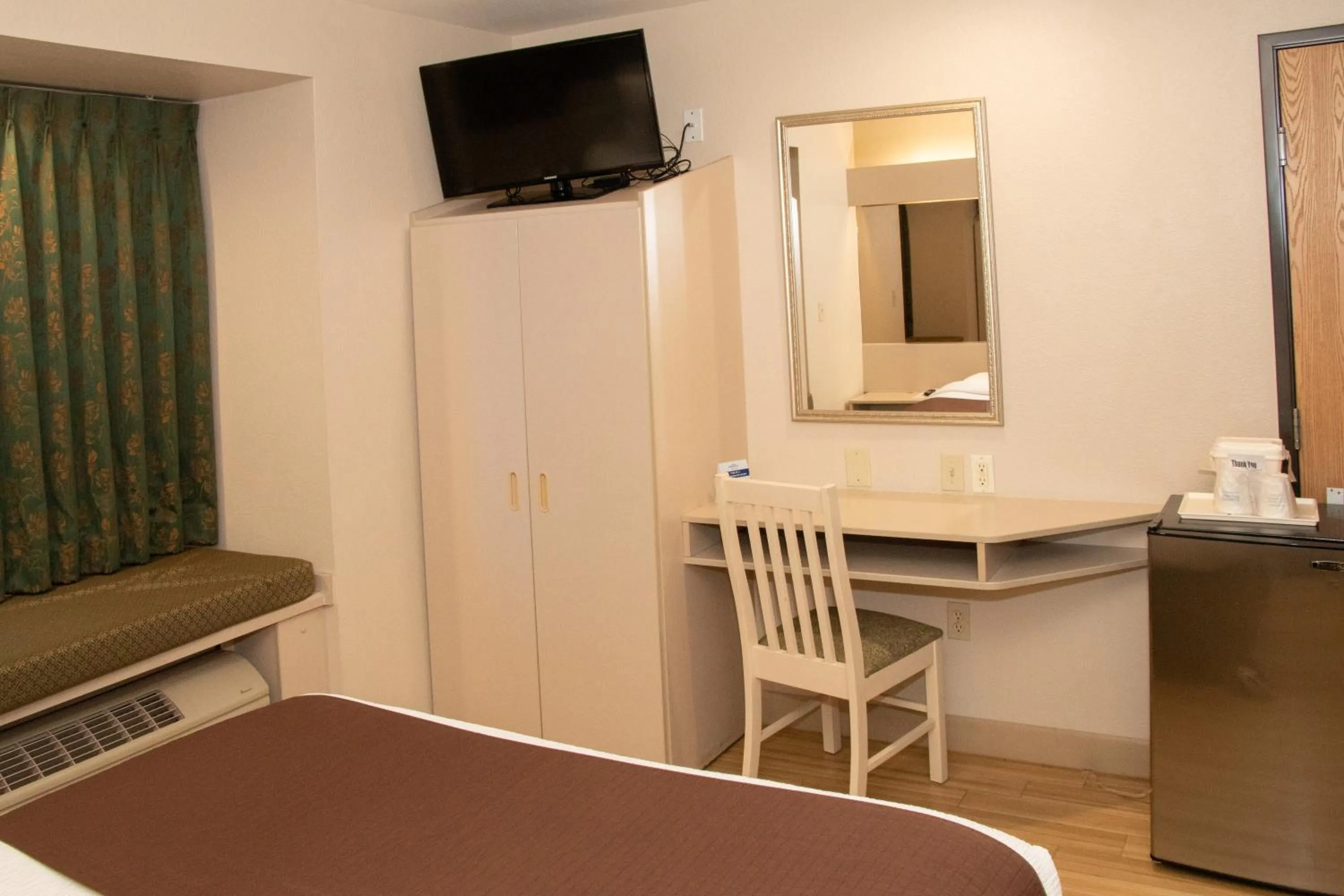 Bed in Microtel Inn & Suites Lodi