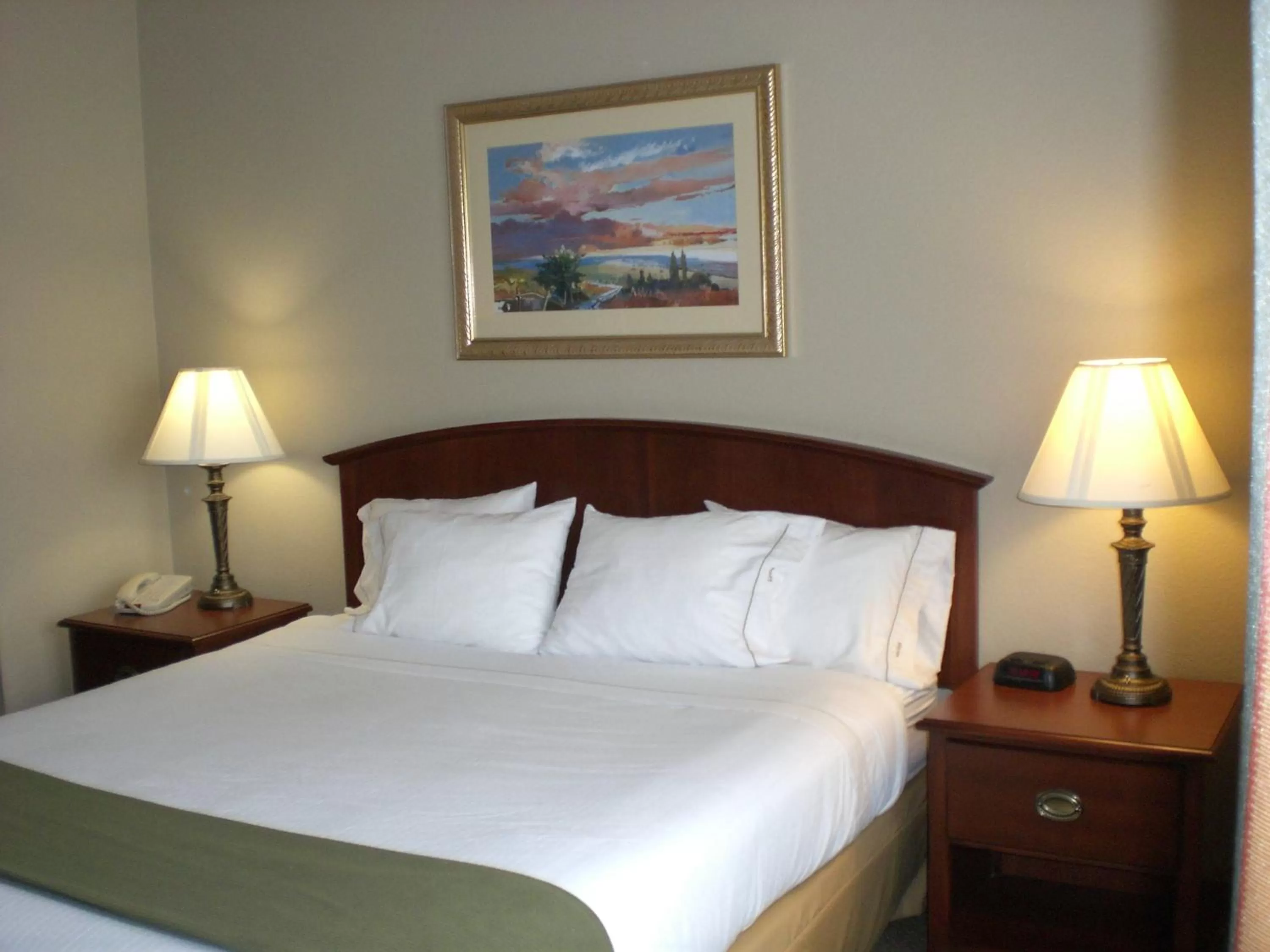 Bed in Holiday Inn Express- West Sacramento by IHG
