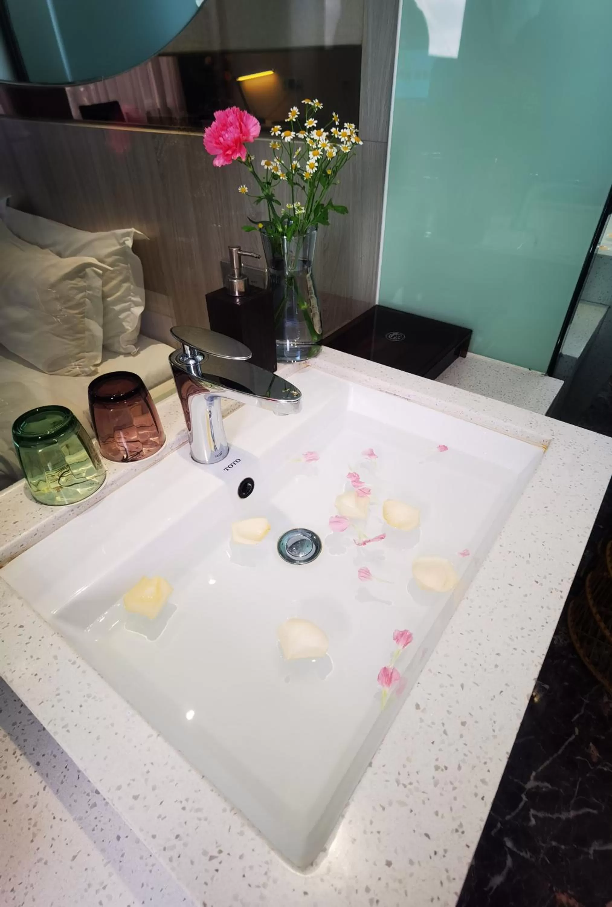 Toilet in Paco Hotel Tianhe Coach Terminal Metro Satation Guangzhou-Free Shuttle Bus for Canton Fair