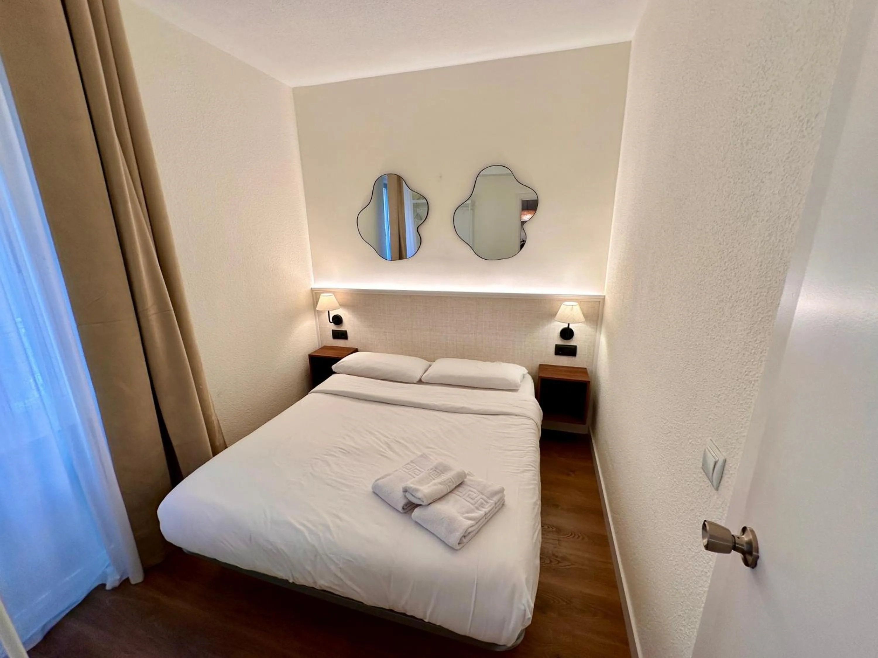 Bed in Far Home Gran Vía