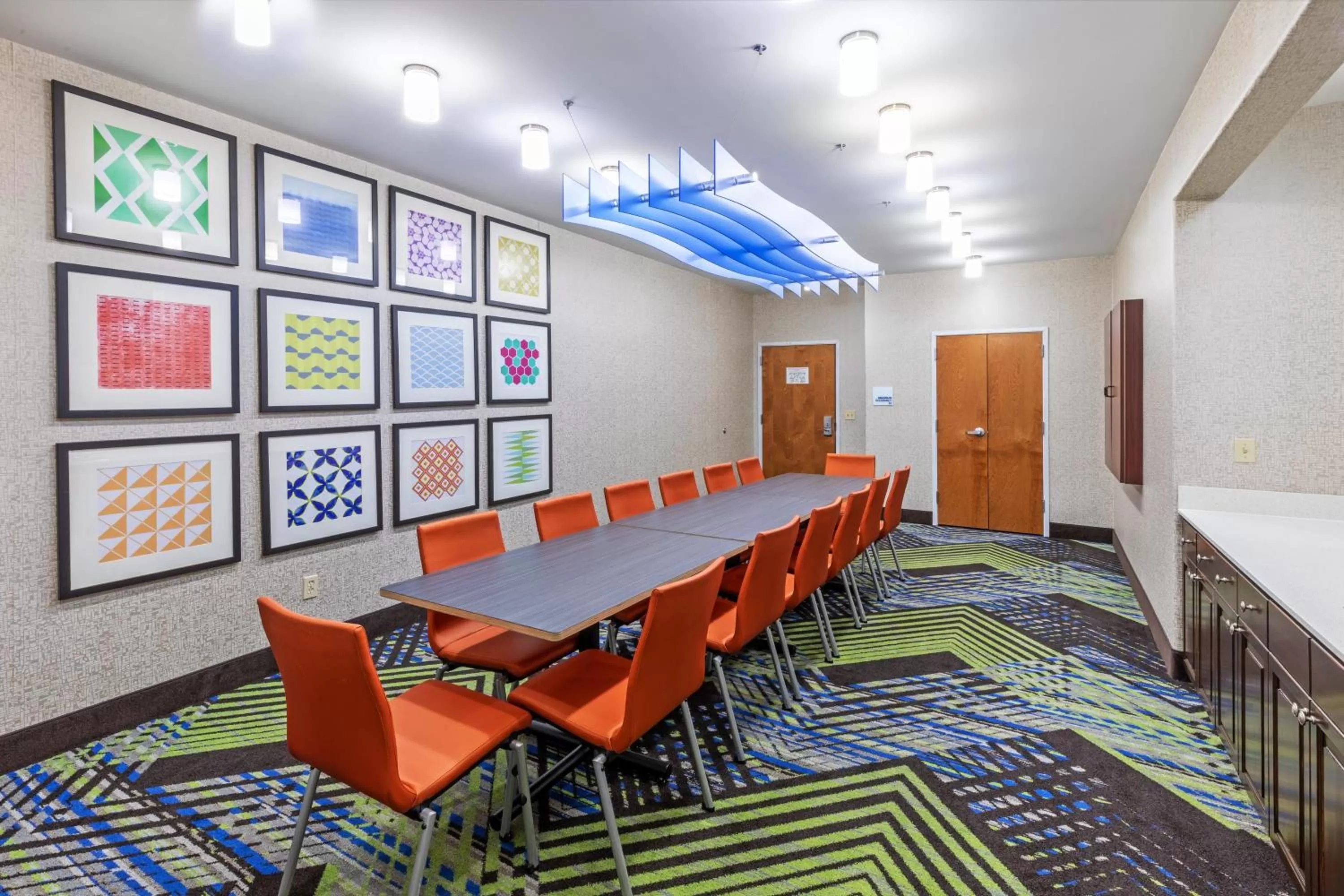 Meeting/conference room in Holiday Inn Express & Suites Lafayette South by IHG