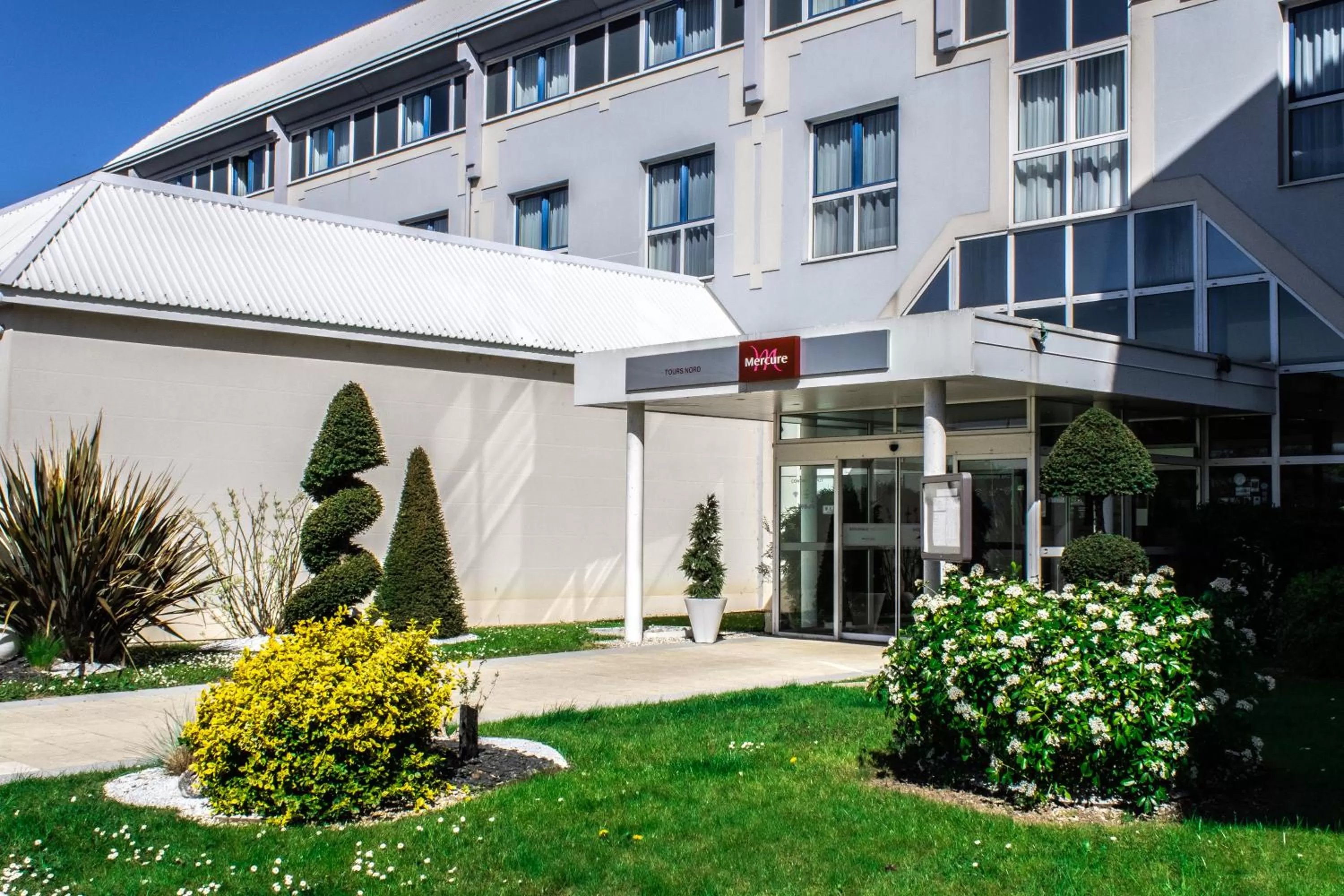 Property building in Mercure Tours Nord