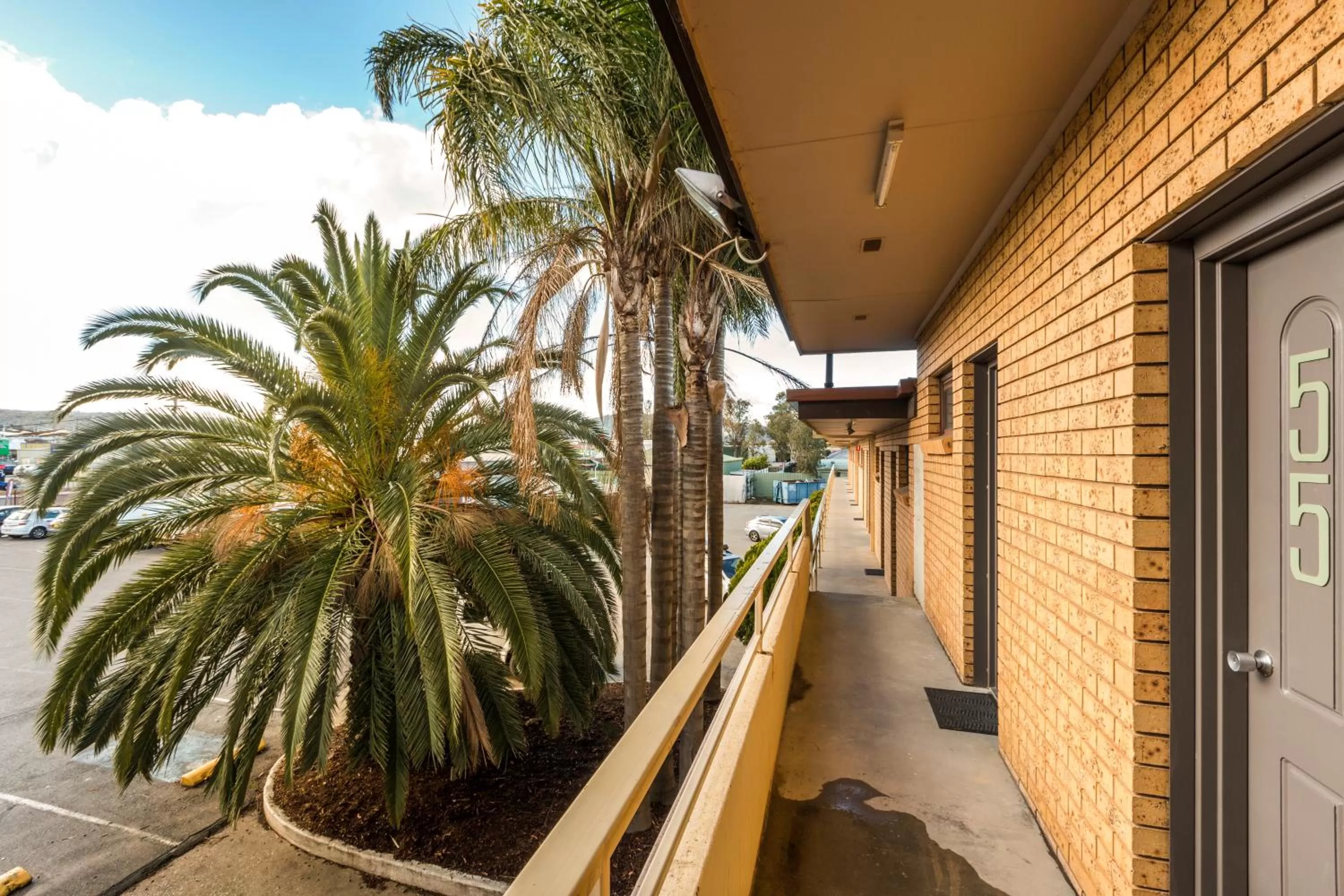 Facade/entrance in Boomerang Hotel