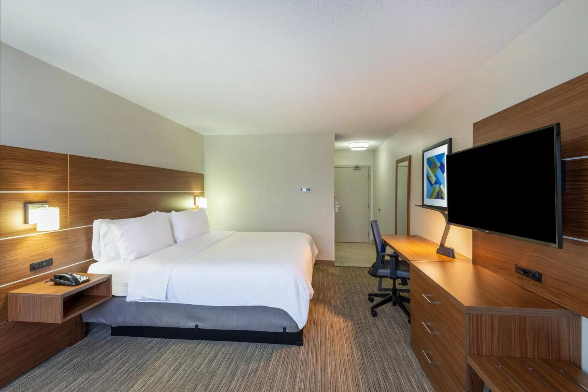 Photo of the whole room, Bed in Holiday Inn Express Vermilion by IHG