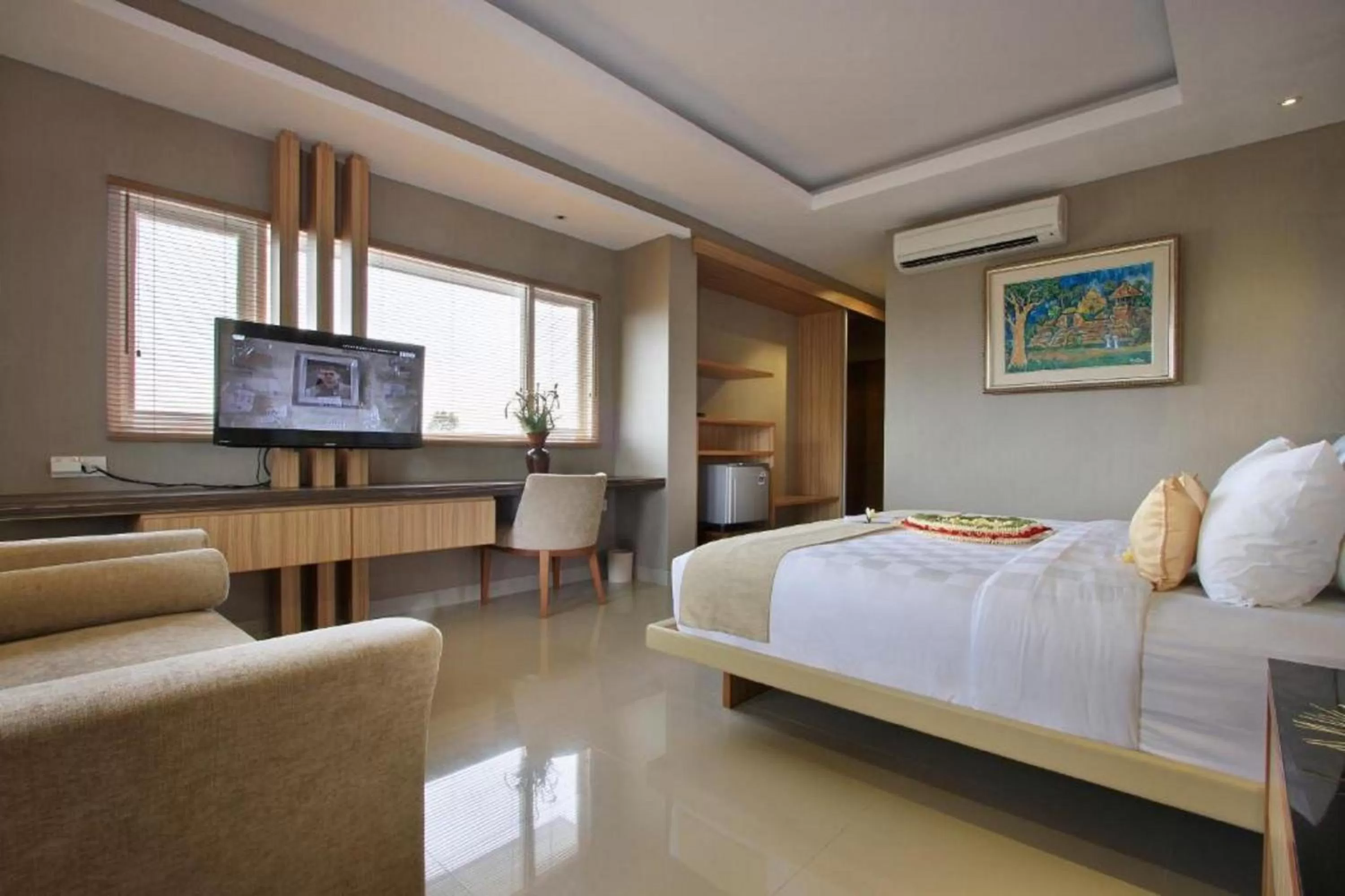 Photo of the whole room, Bed in Puri Padma Hotel